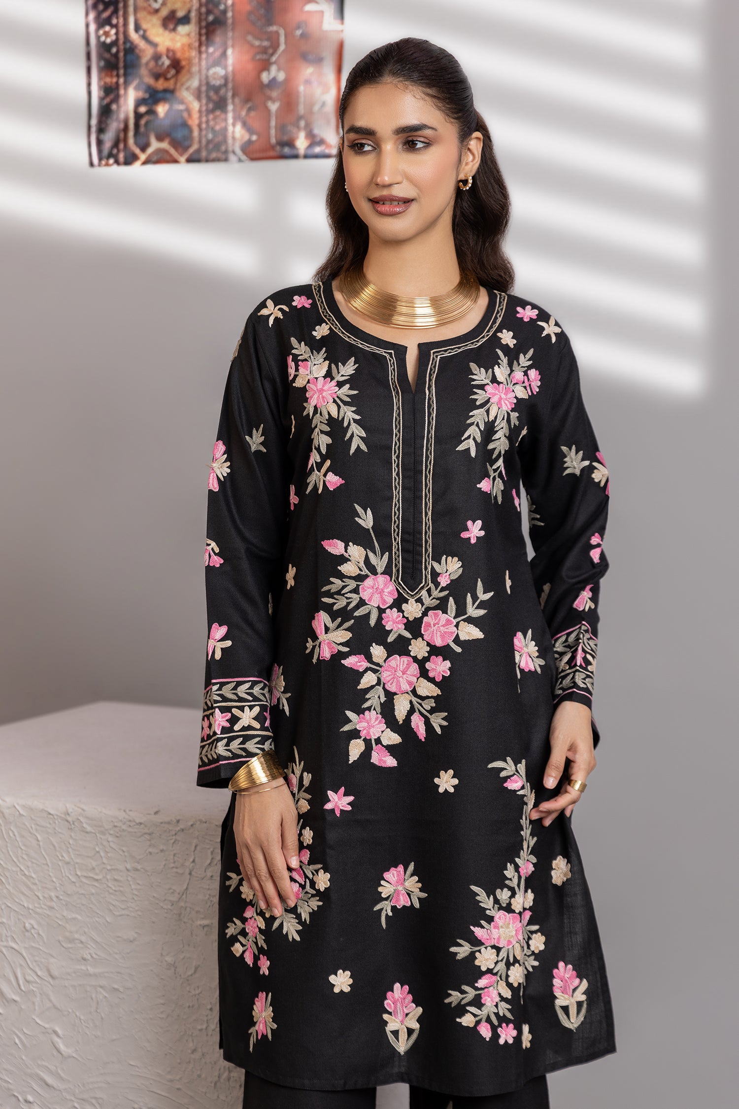 Cotton Kashmiri Aari Kurta Set With Bellbottom - Black