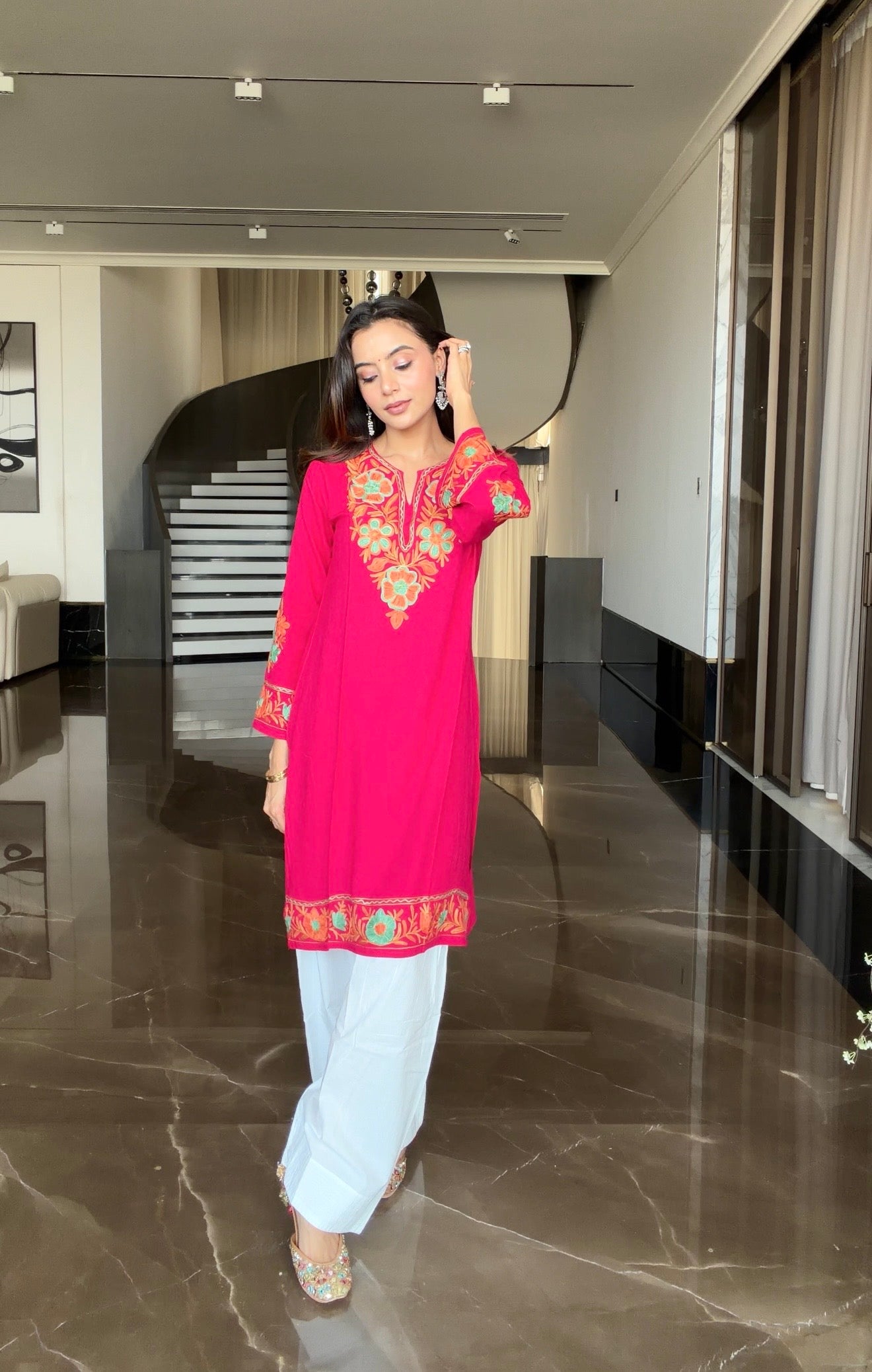 Sonali singh in Kashmiri Aari Embroidered Long Kurta in Rayon - Pink