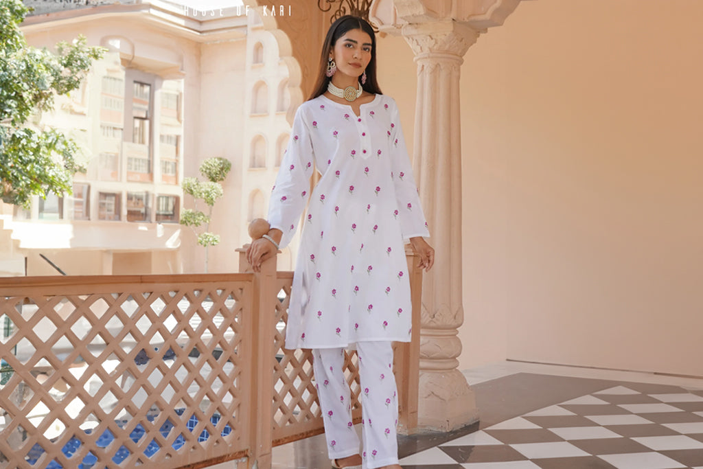 Holi Special: How White Kurta Reflects Simplicity in Holi Traditions