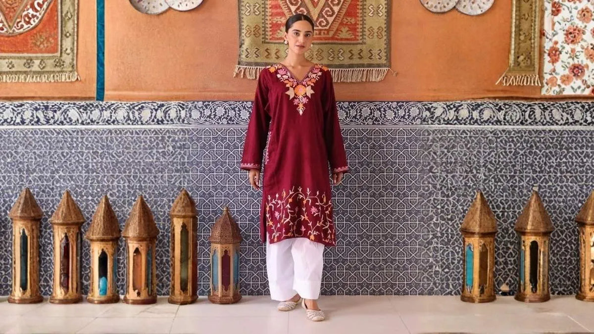 Kashmiri Phiran for Women: History, Styling Ideas & Winter Outfit Guide