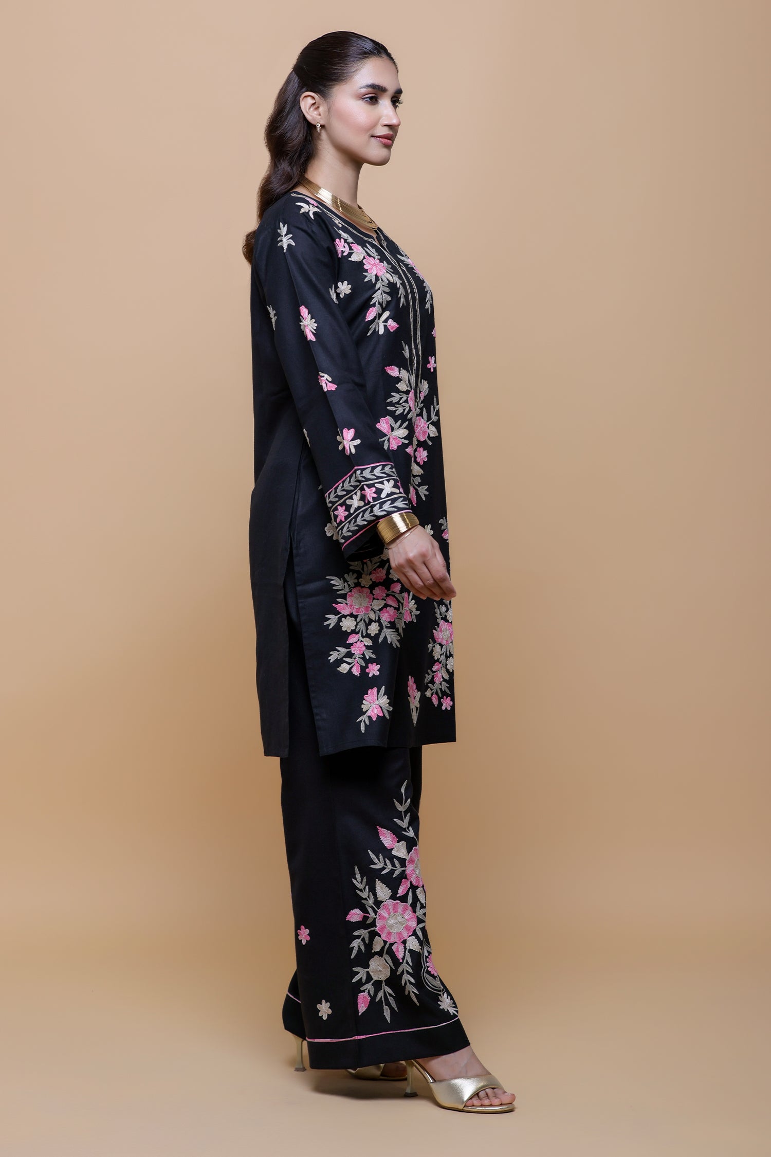 Cotton Kashmiri Aari Kurta Set With Bellbottom - Black