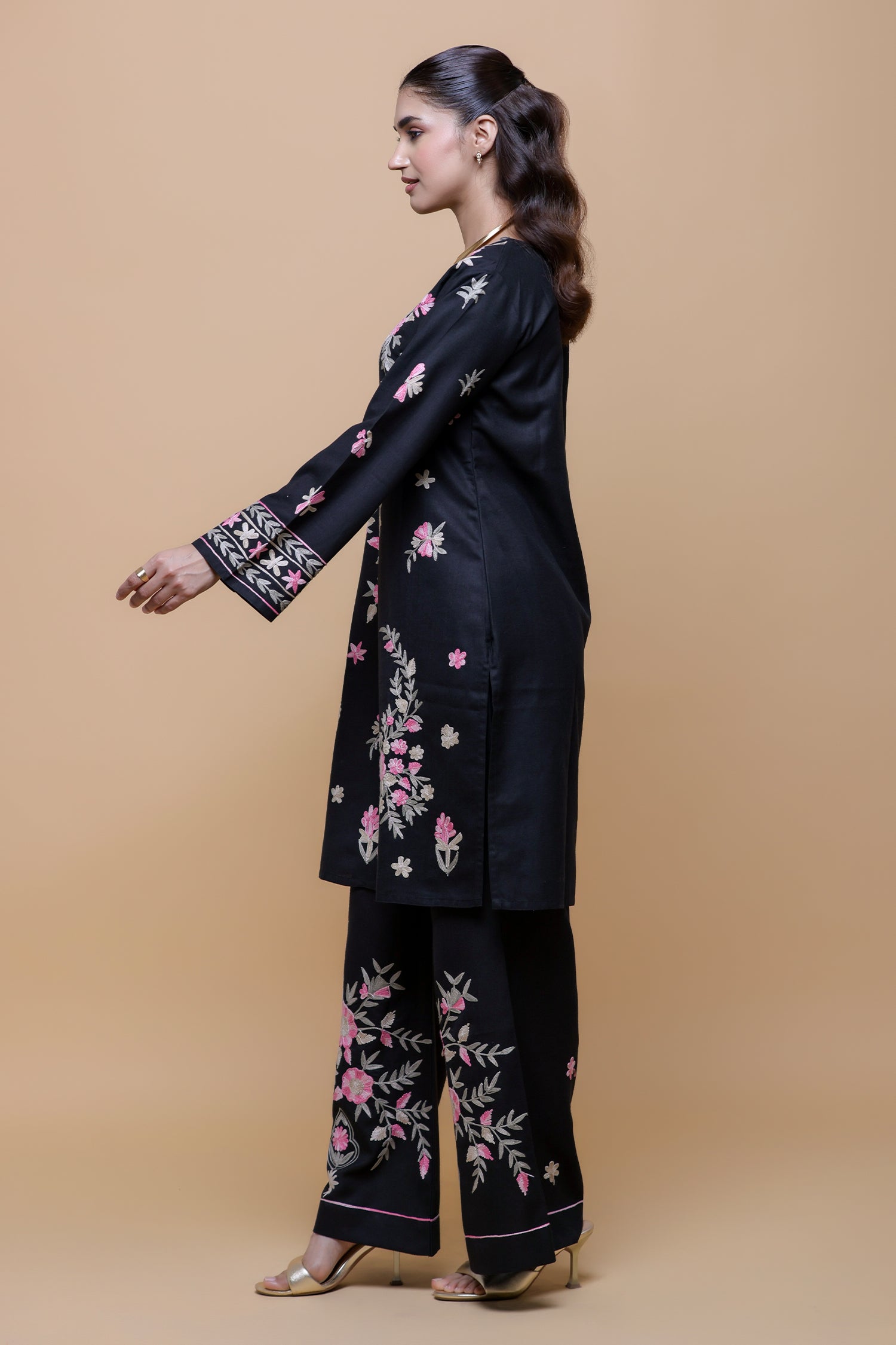 Cotton Kashmiri Aari Kurta Set With Bellbottom - Black