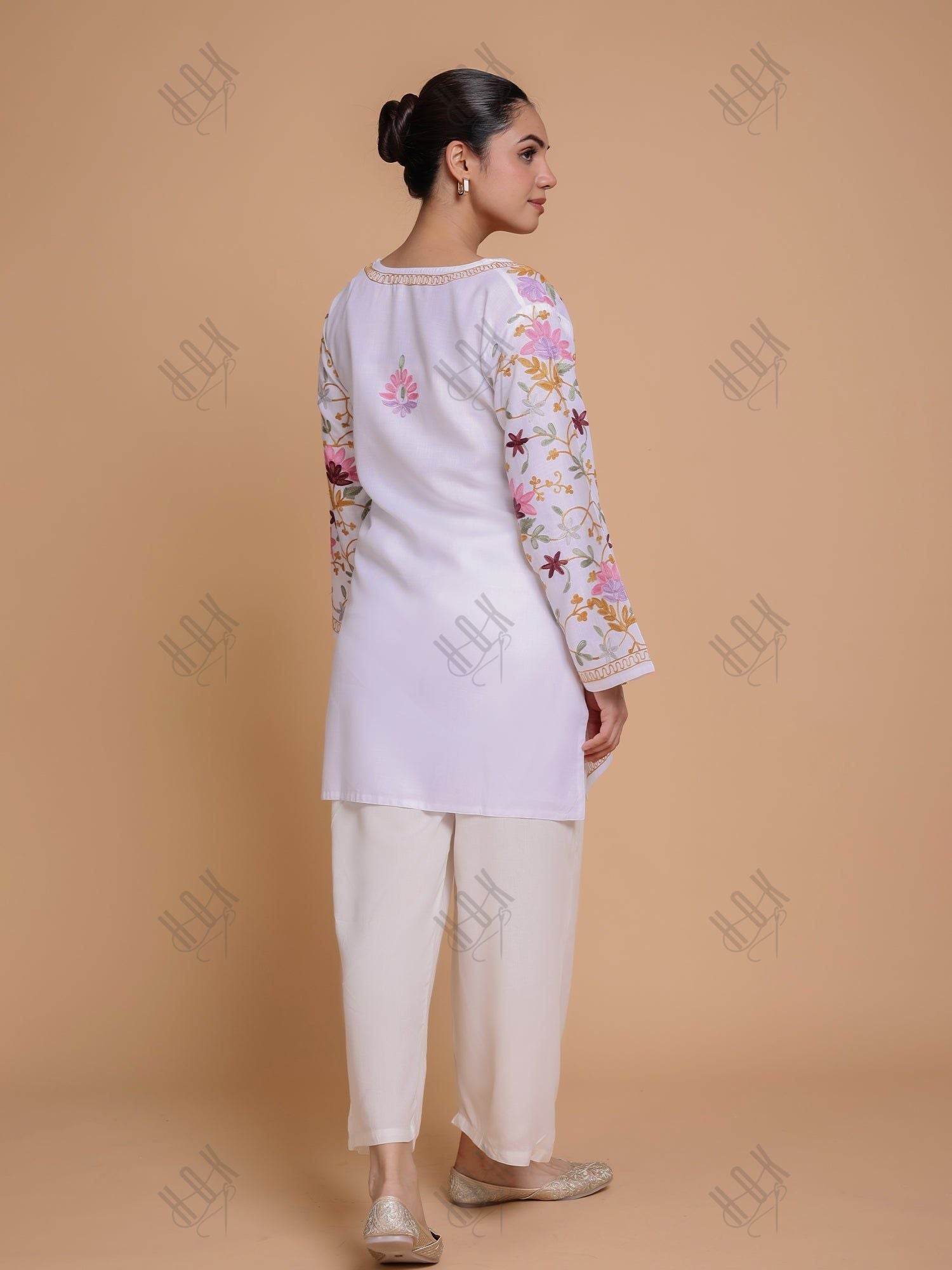 Falak Kashmiri Short Kurta - White