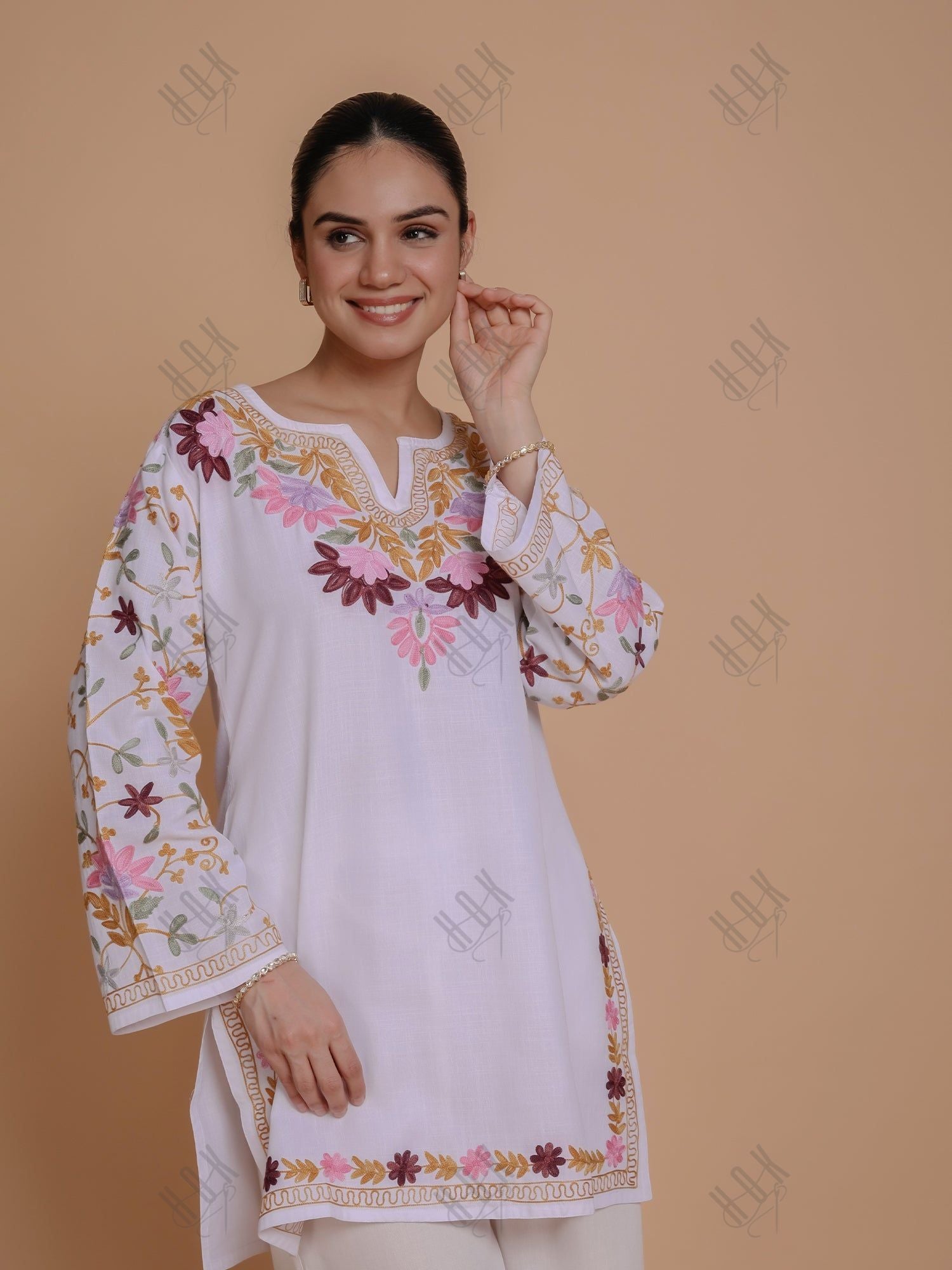 Falak Kashmiri Short Kurta - White