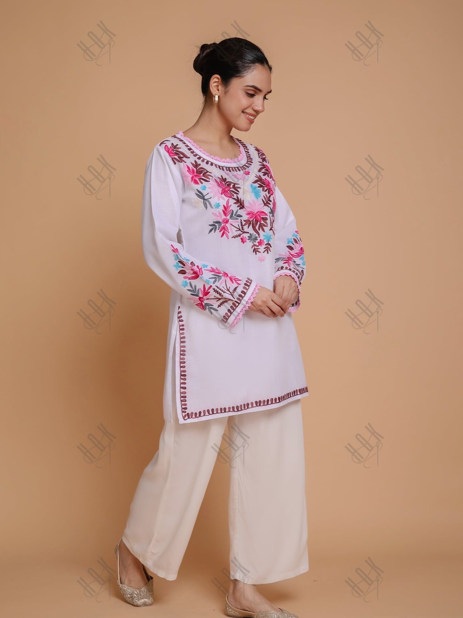 Falak Kashmiri Short Kurta - White