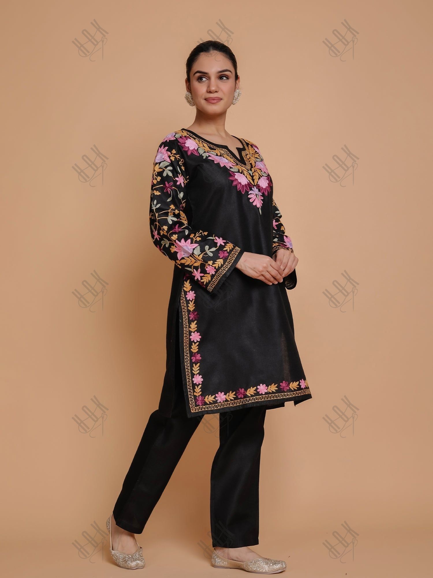 Falak Kashmiri Kurta Set - Black