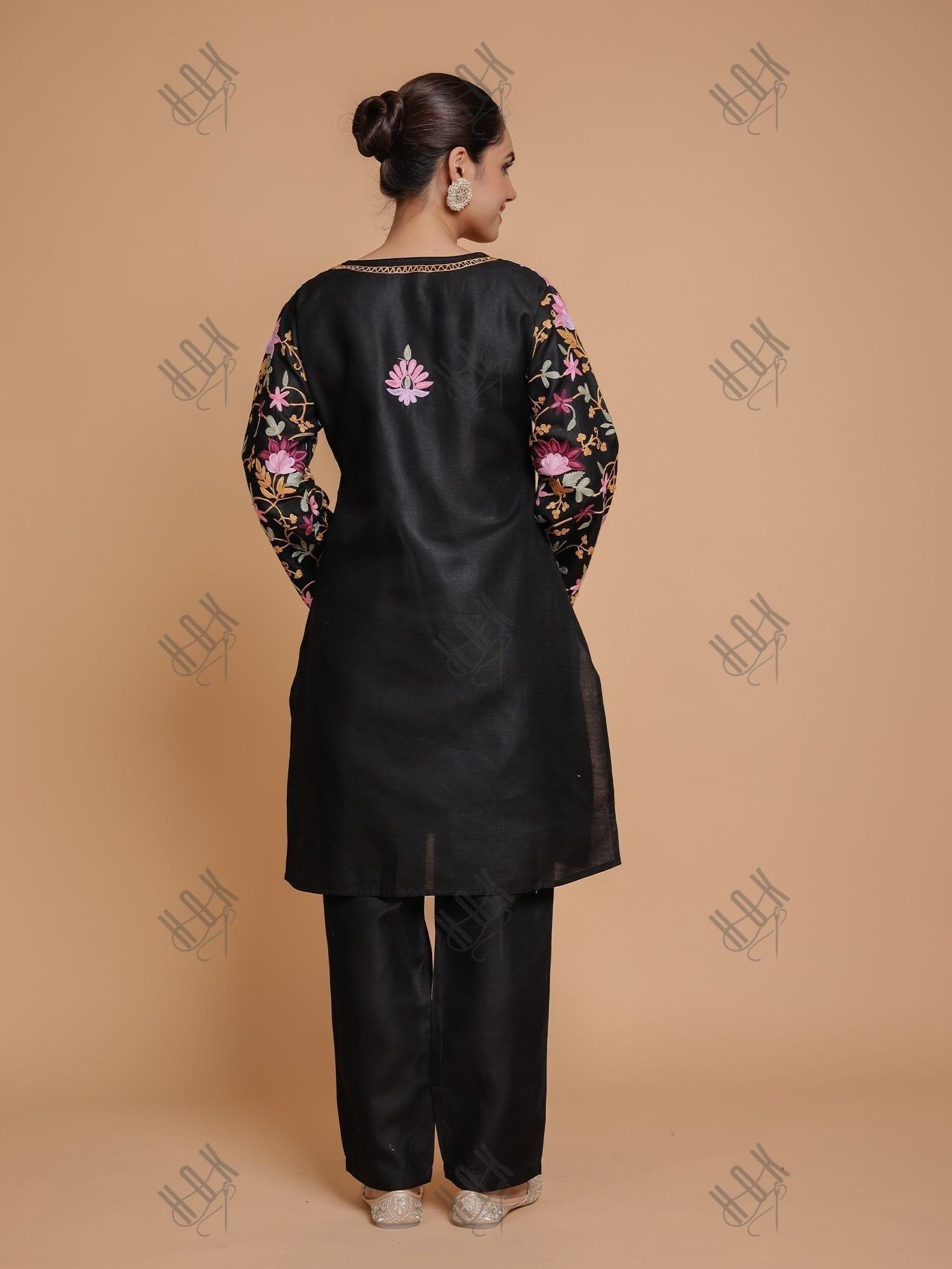 Mansi in Falak Kashmiri  Kurta Set - Black