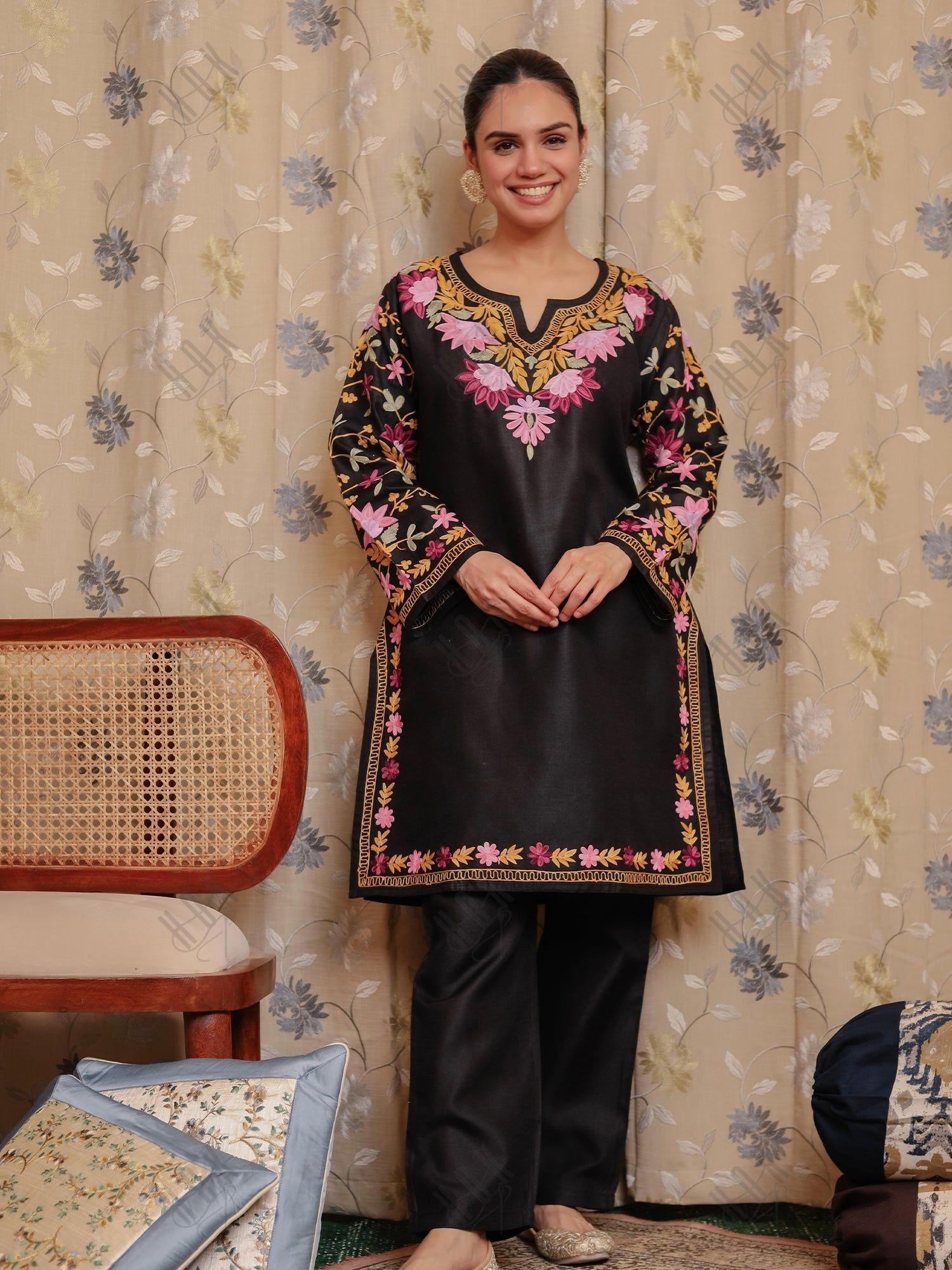 Falak Kashmiri Kurta Set - Black