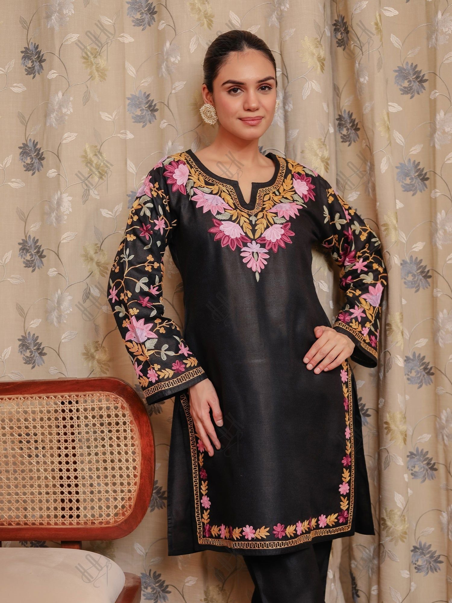 Falak Kashmiri Kurta Set - Black