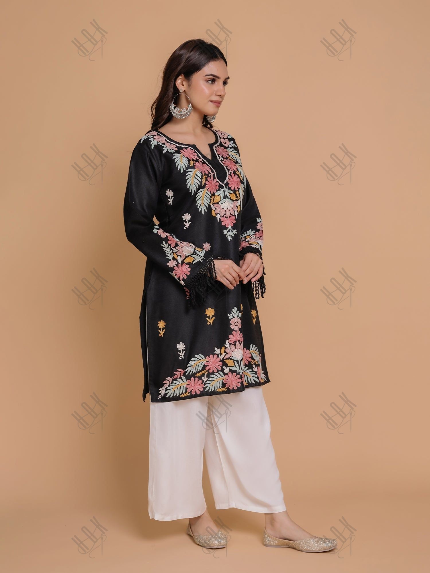 Urmi Falak Kashmiri Long Kurta - Black