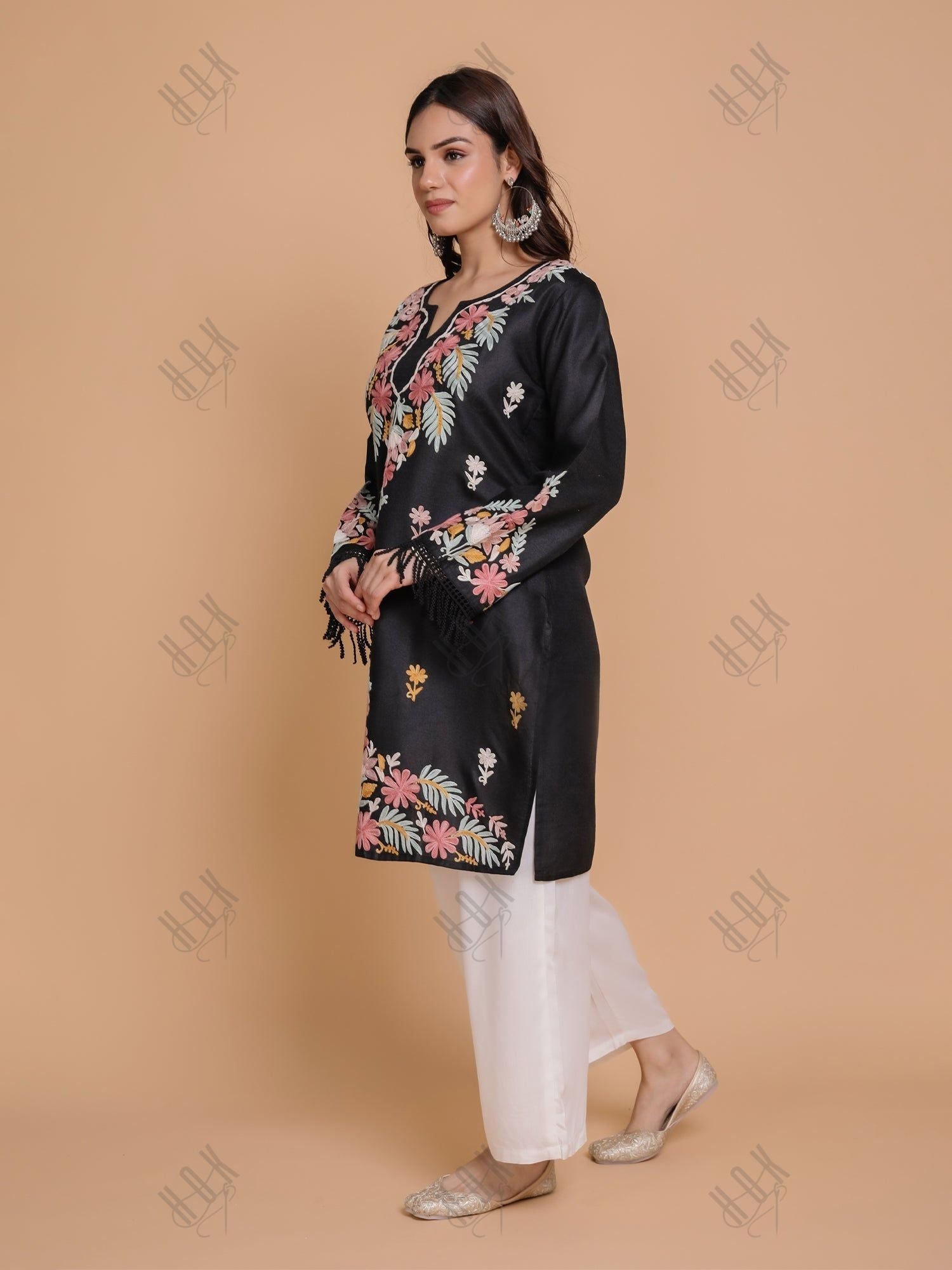 Urmi Falak Kashmiri Long Kurta - Black