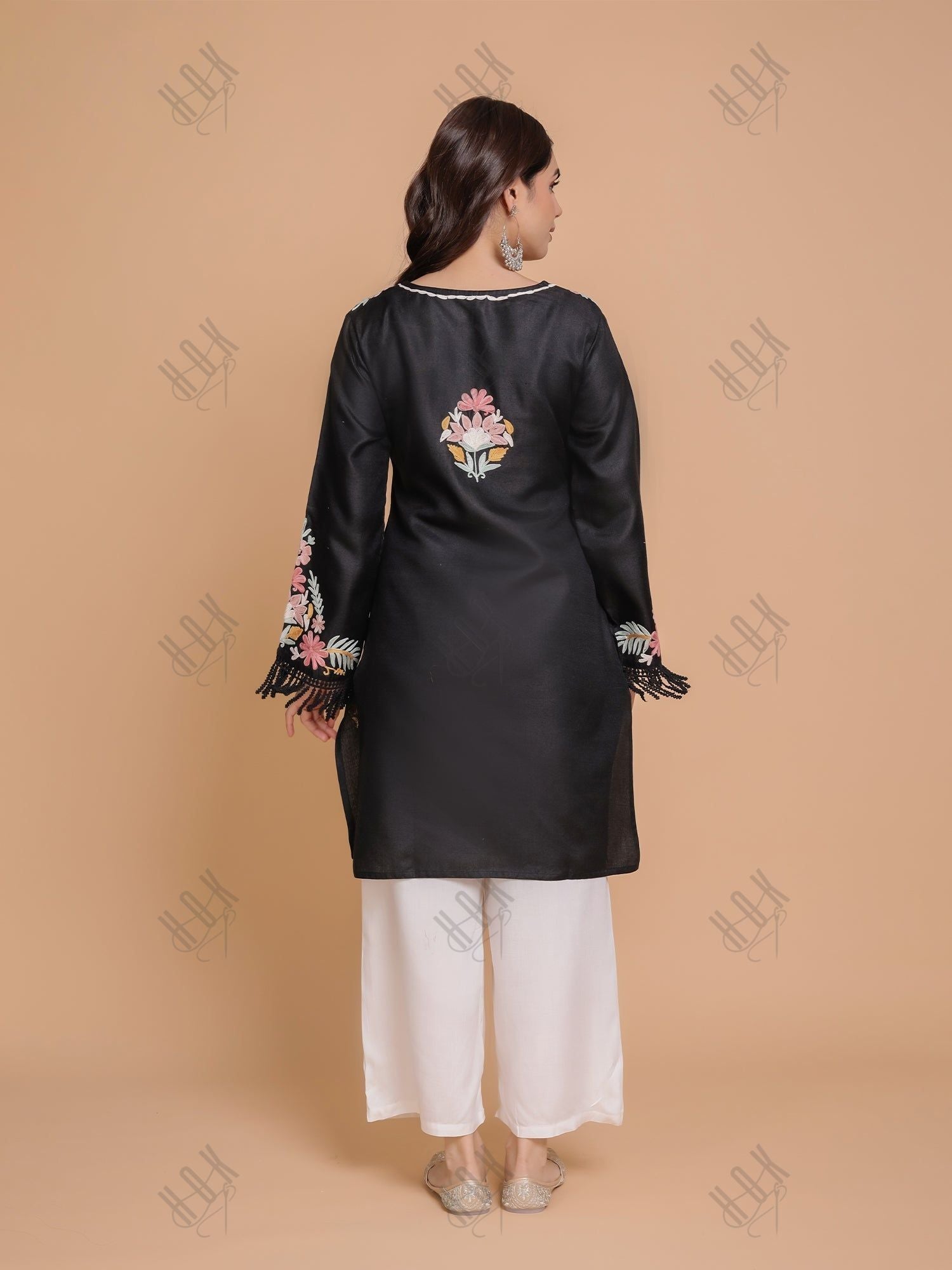 Urmi Falak Kashmiri Long Kurta - Black