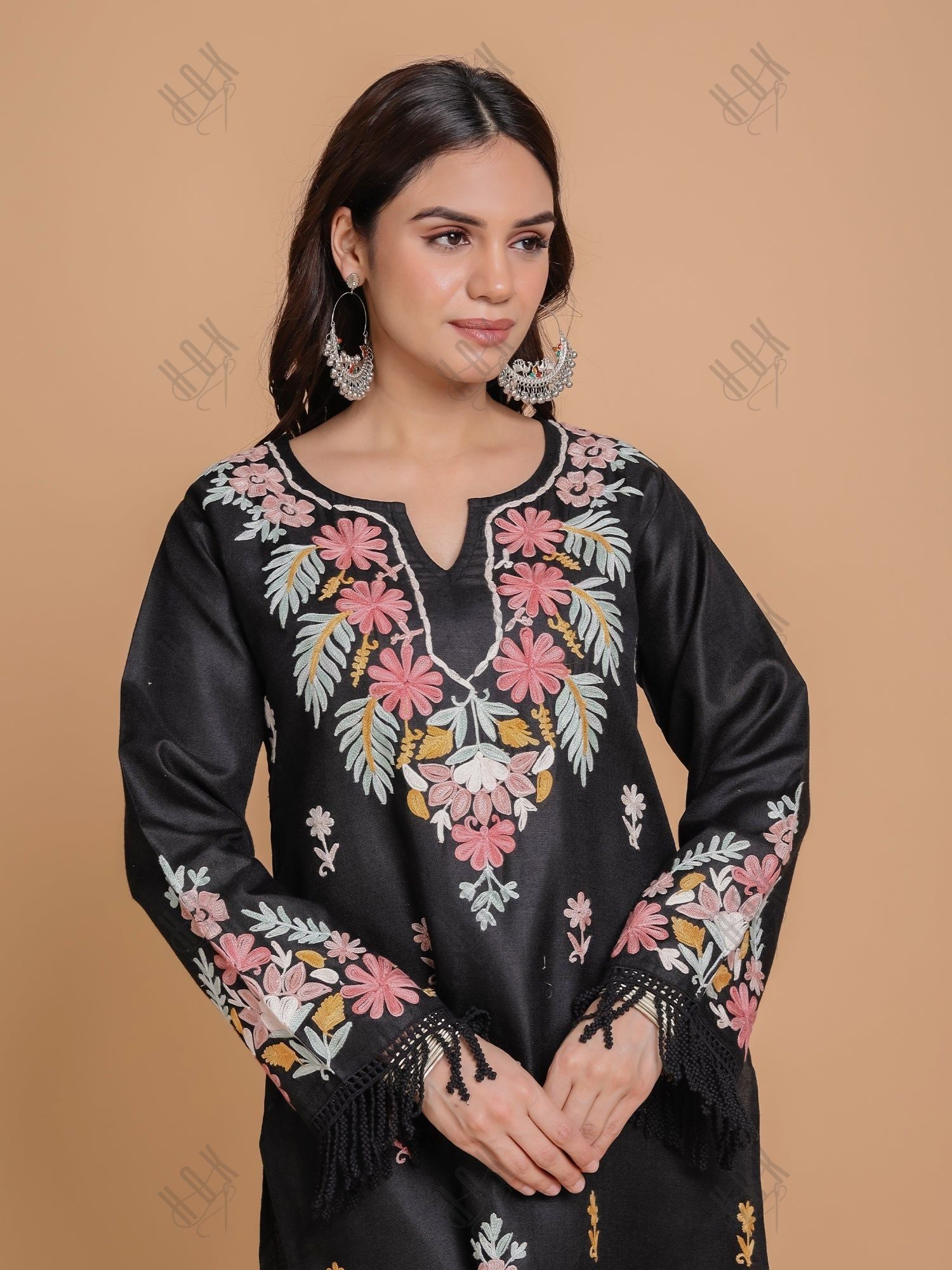 Urmi Falak Kashmiri Long Kurta - Black