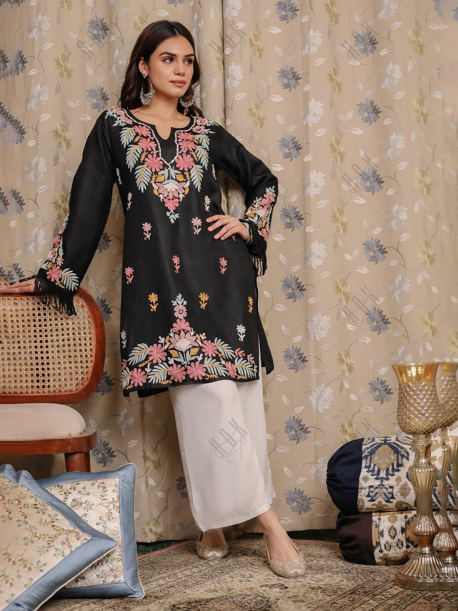 Urmi Falak Kashmiri Long Kurta - Black