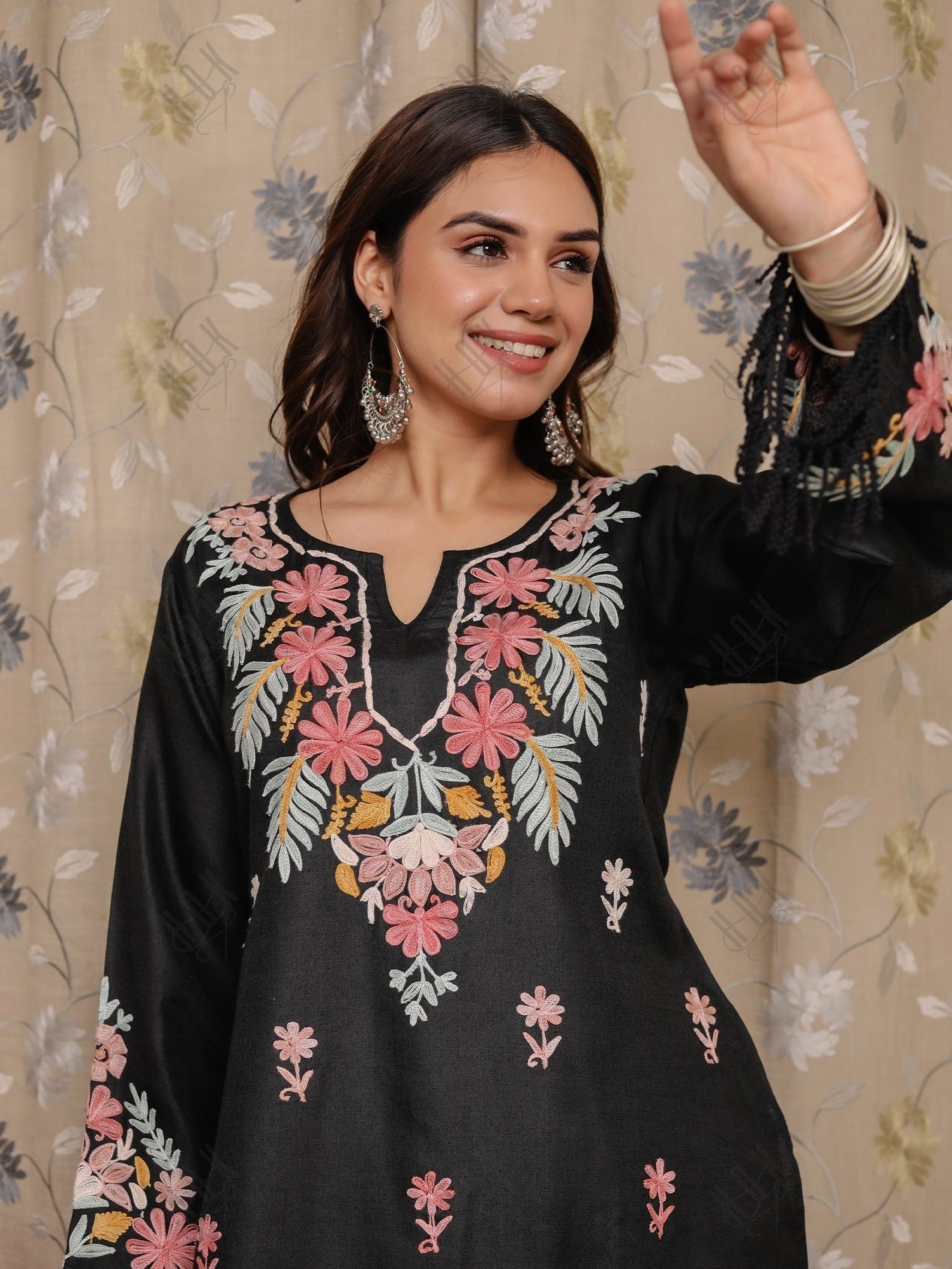 Urmi Falak Kashmiri Long Kurta - Black