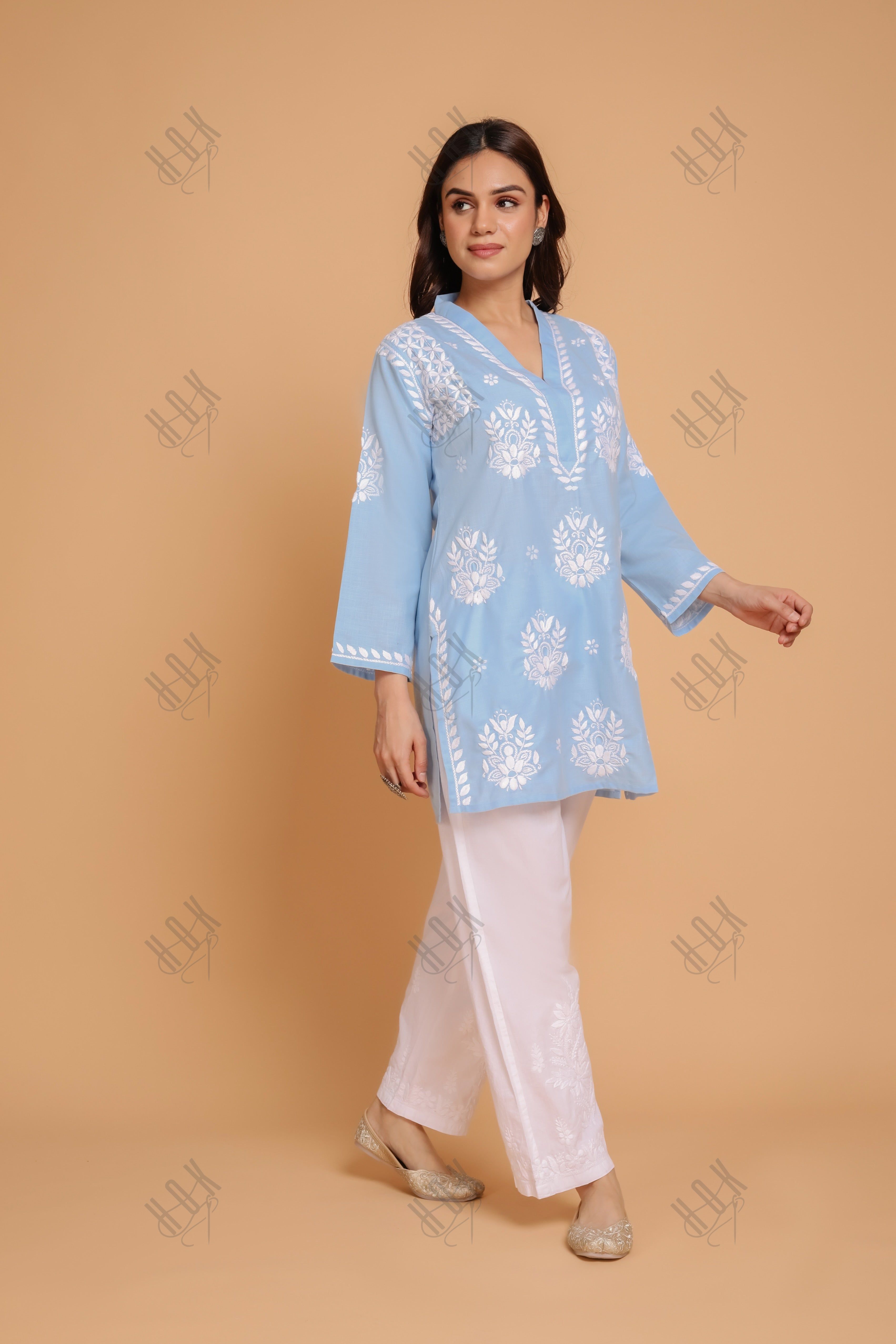 Saba Chikankari Short kurta in Slub cotton - Powder Blue