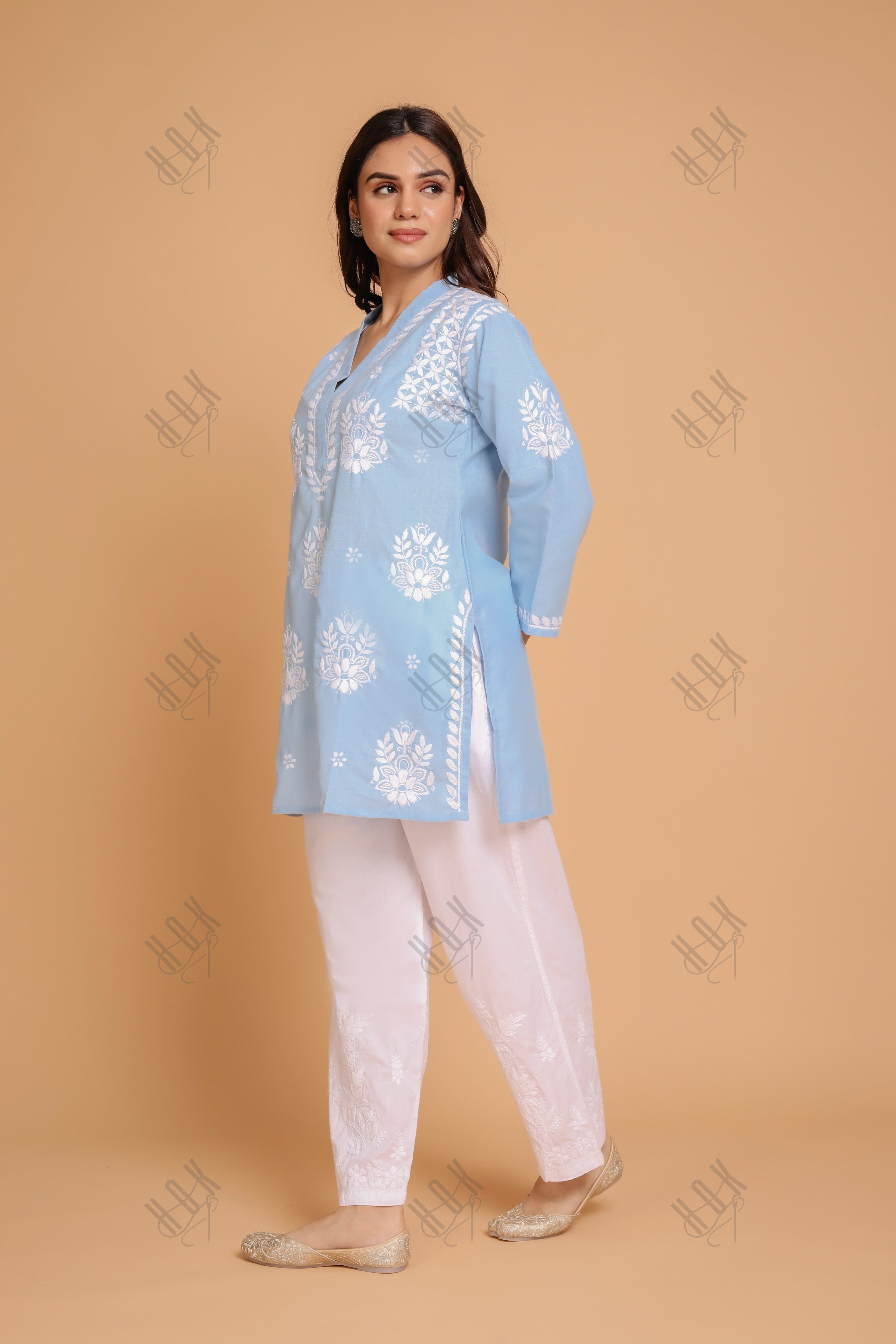 Saba Chikankari Short kurta in Slub cotton - Powder Blue