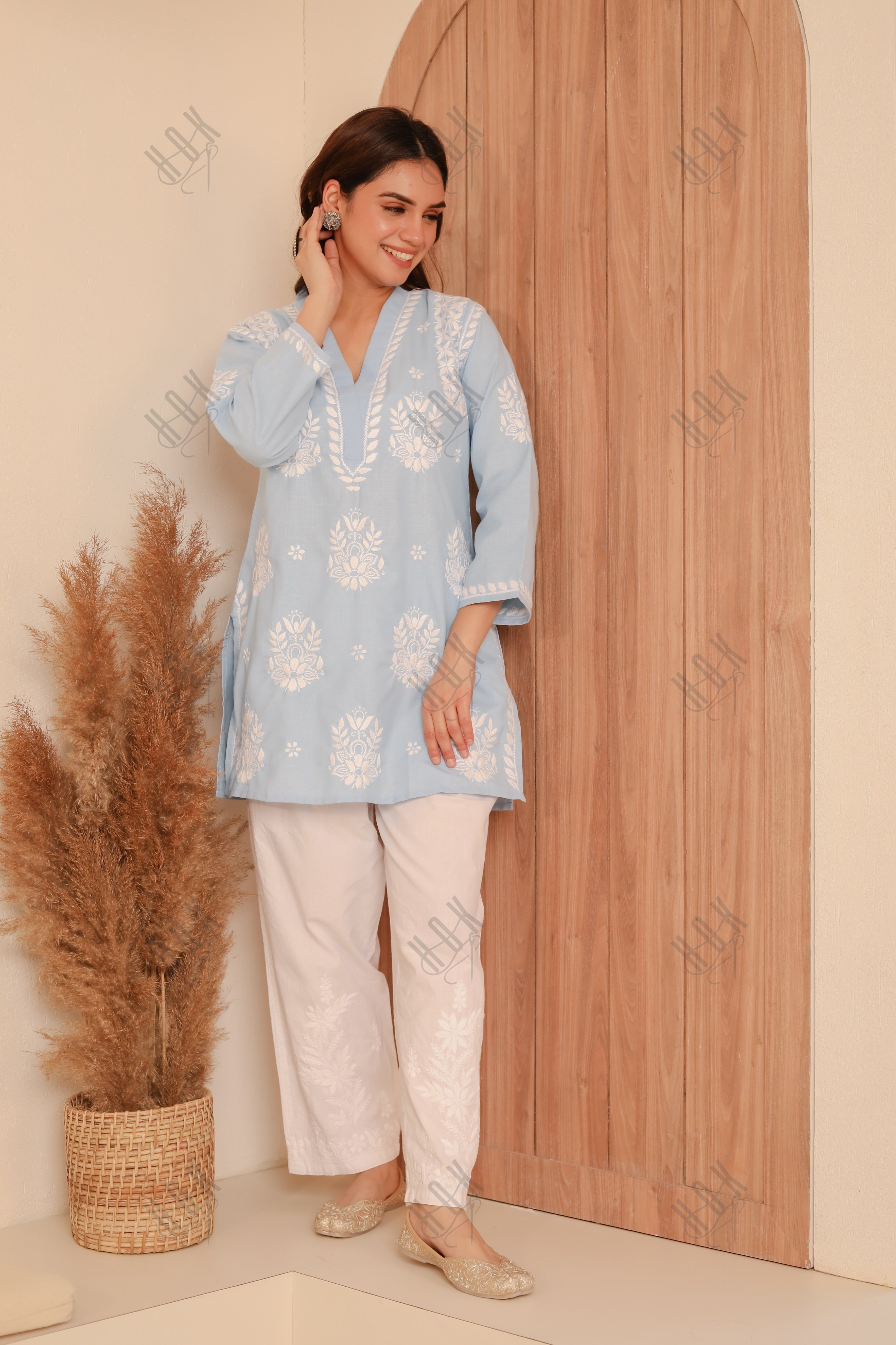 Saba Chikankari Short kurta in Slub cotton - Powder Blue