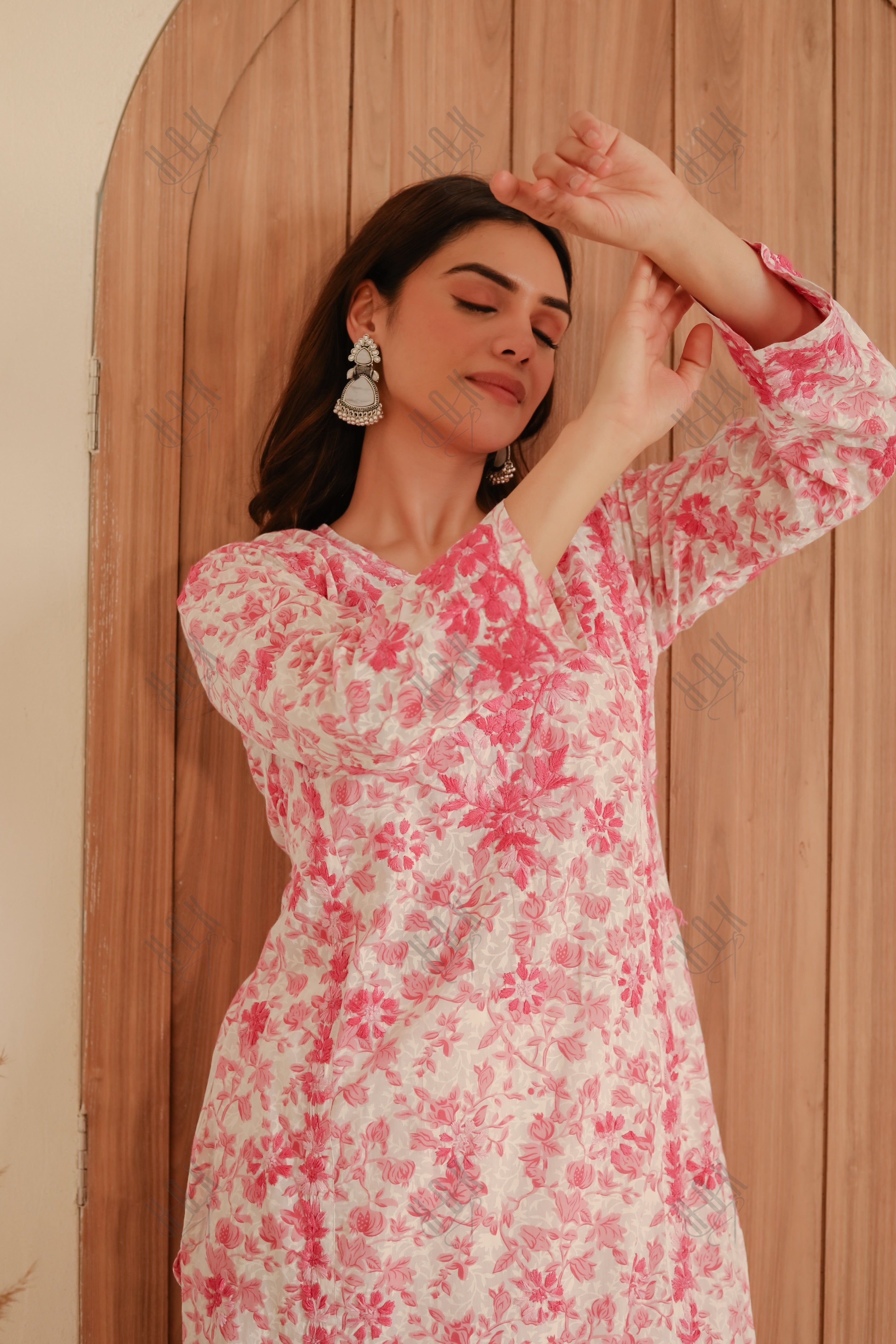 Saba Chikankari Kurta in Mul cotton in Pink Print