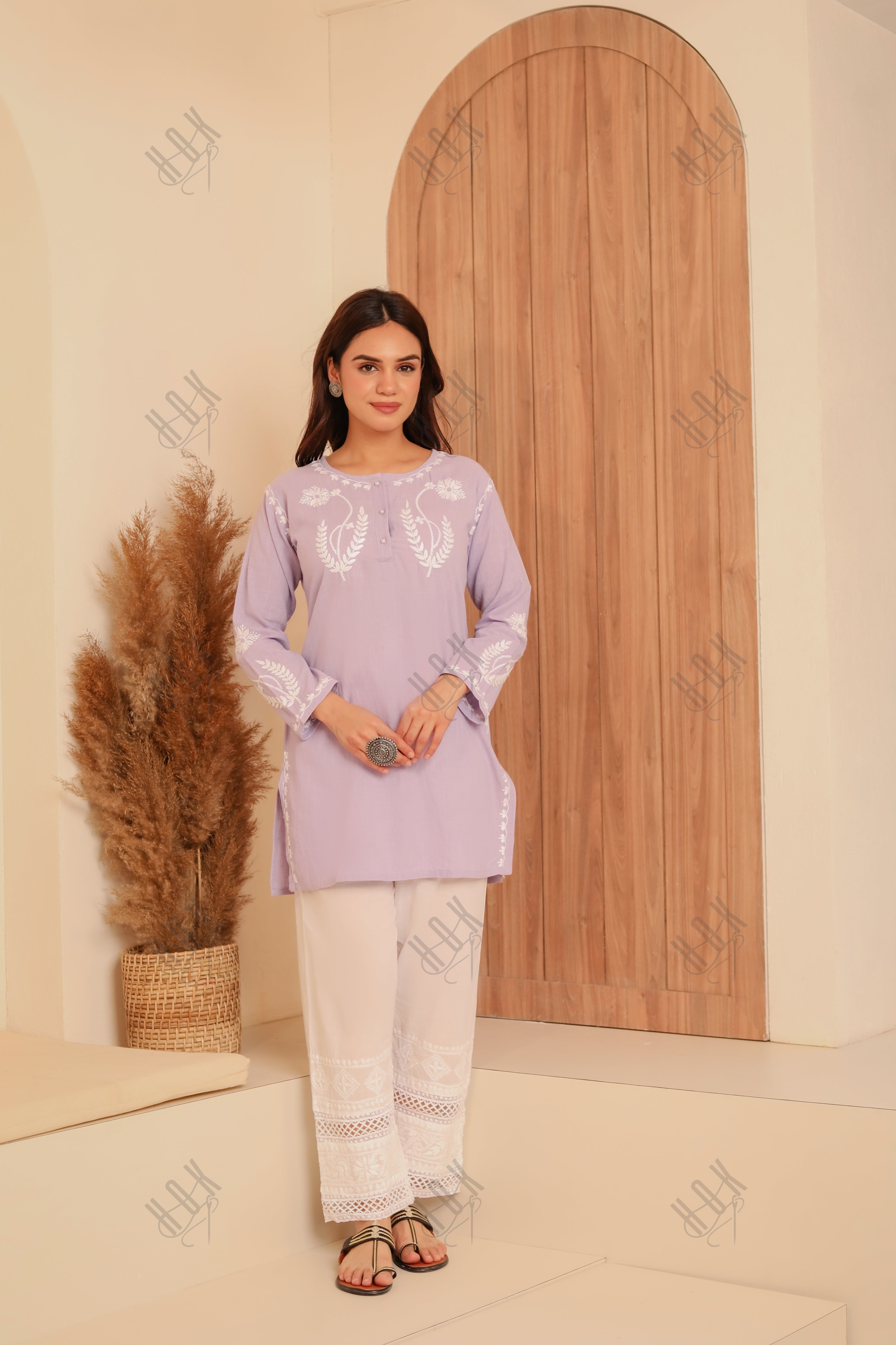 Saba Chikankari Short kurta in Slub cotton - Lilac