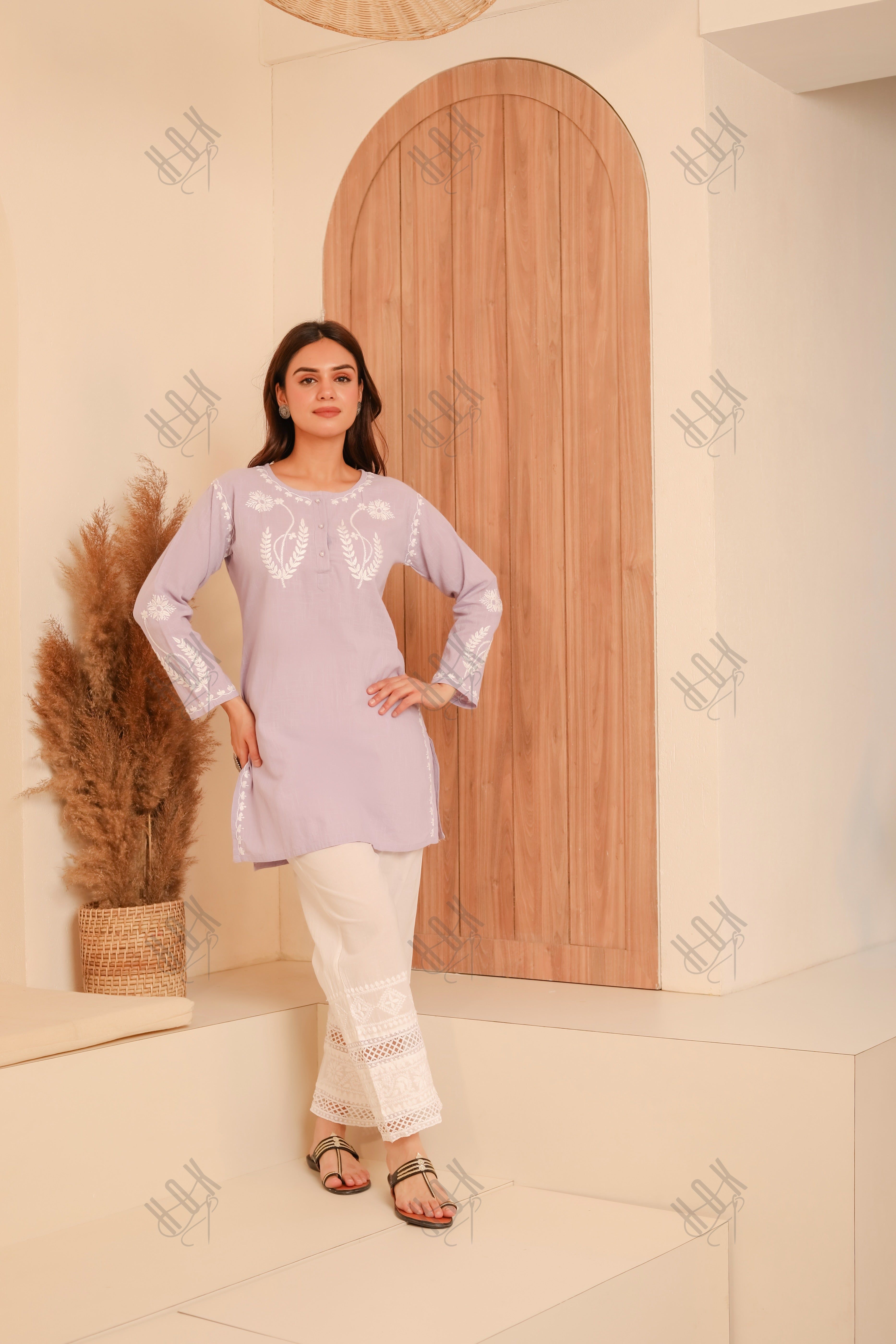 Saba Chikankari Short kurta in Slub cotton - Lilac