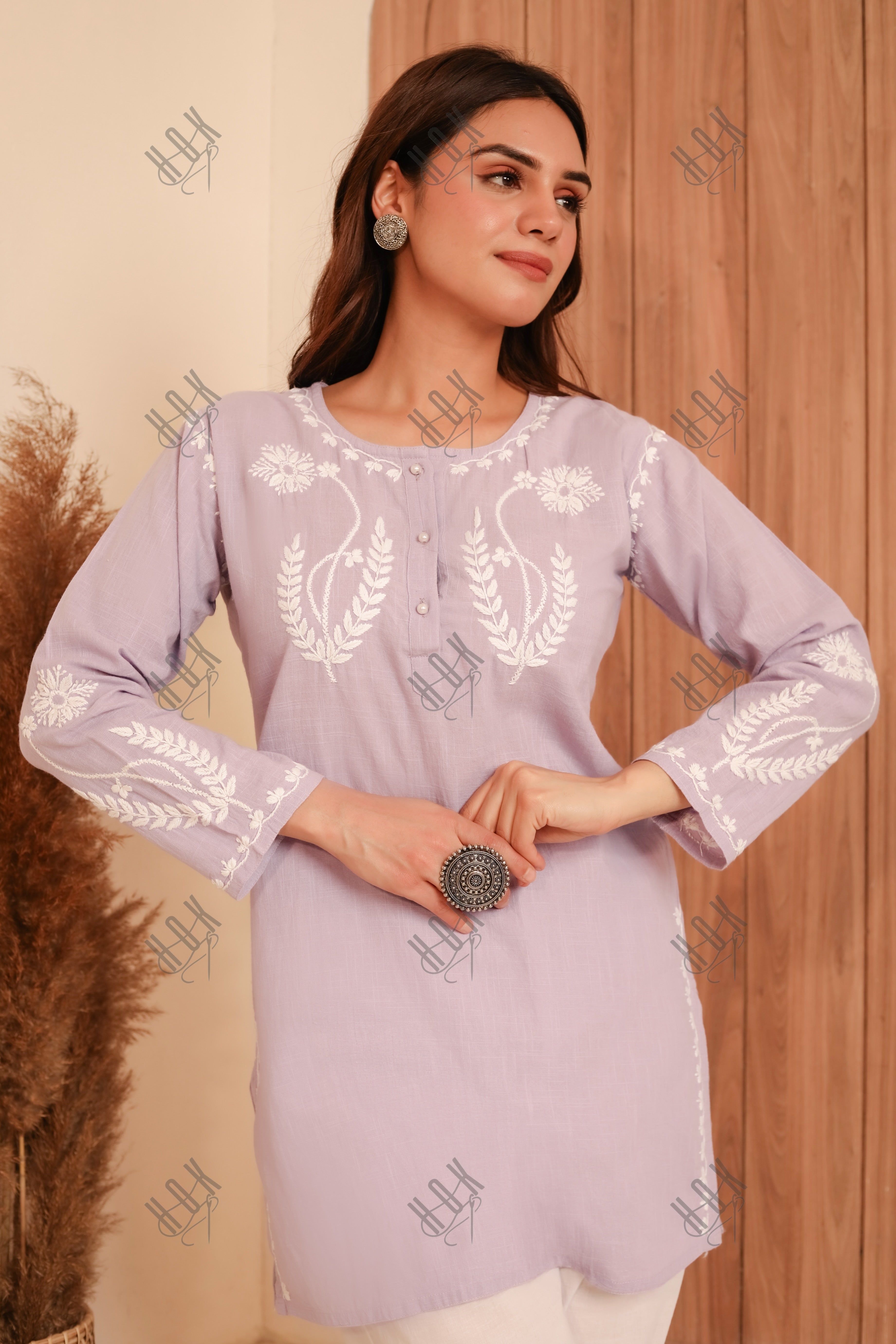 Jasmeet Saba Chikankari Short kurta in Slub cotton - Lilac