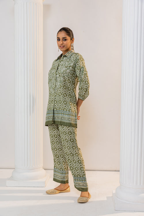 Load image into Gallery viewer, Fizaa Green Silk Print Set with White Hand Embroidery

