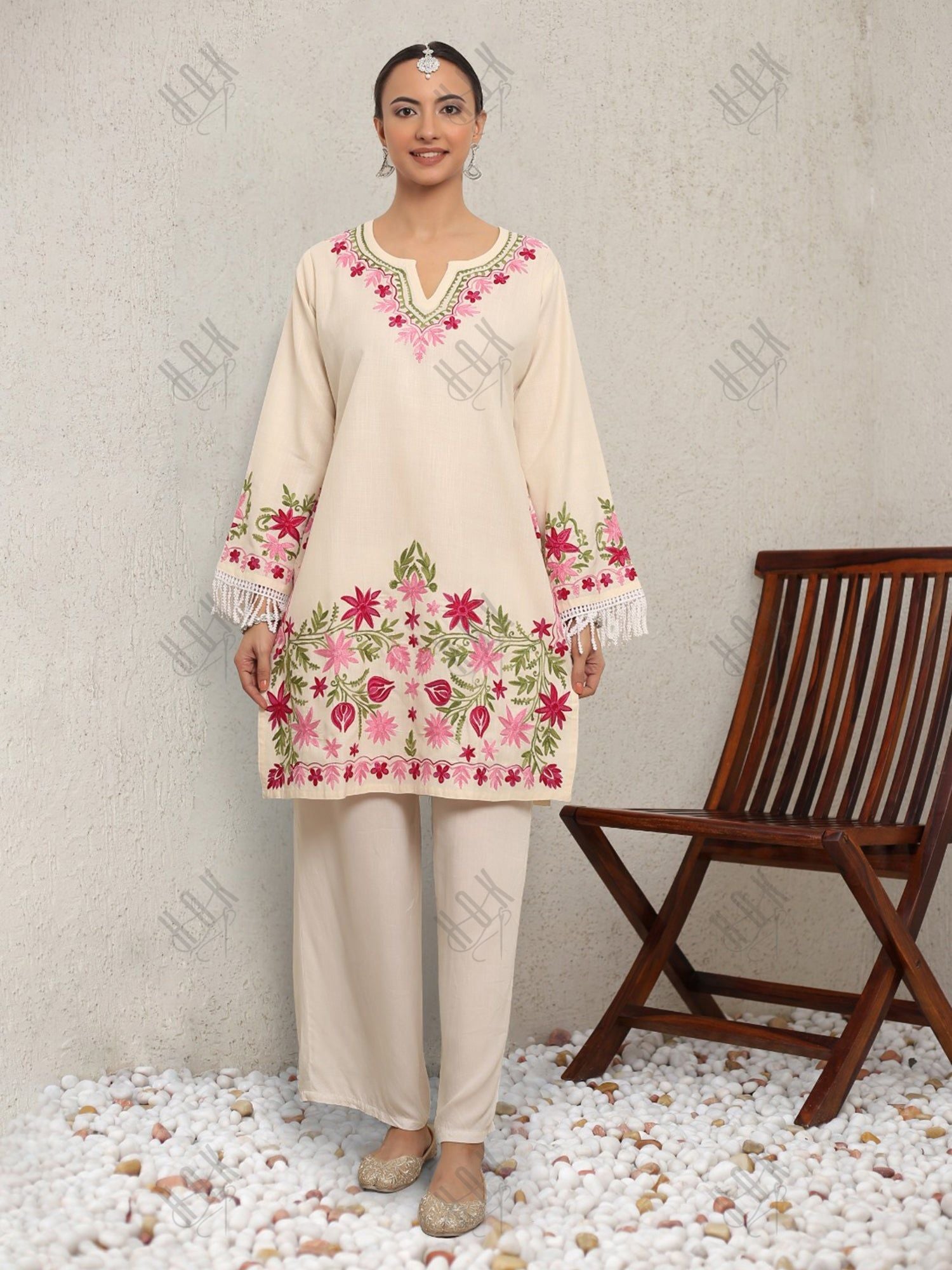 Falak Kashmiri Long Kurta - White