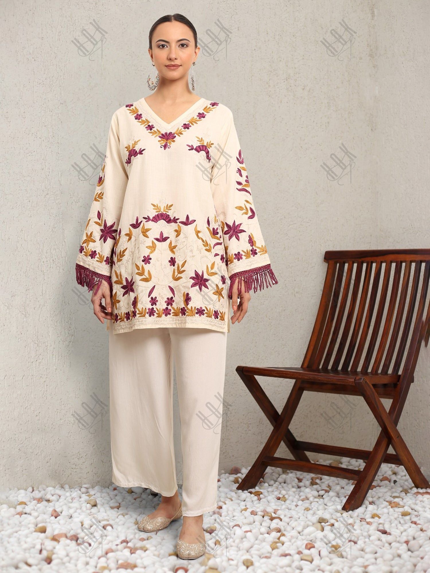 Falak Kashmiri Short Kurta - White