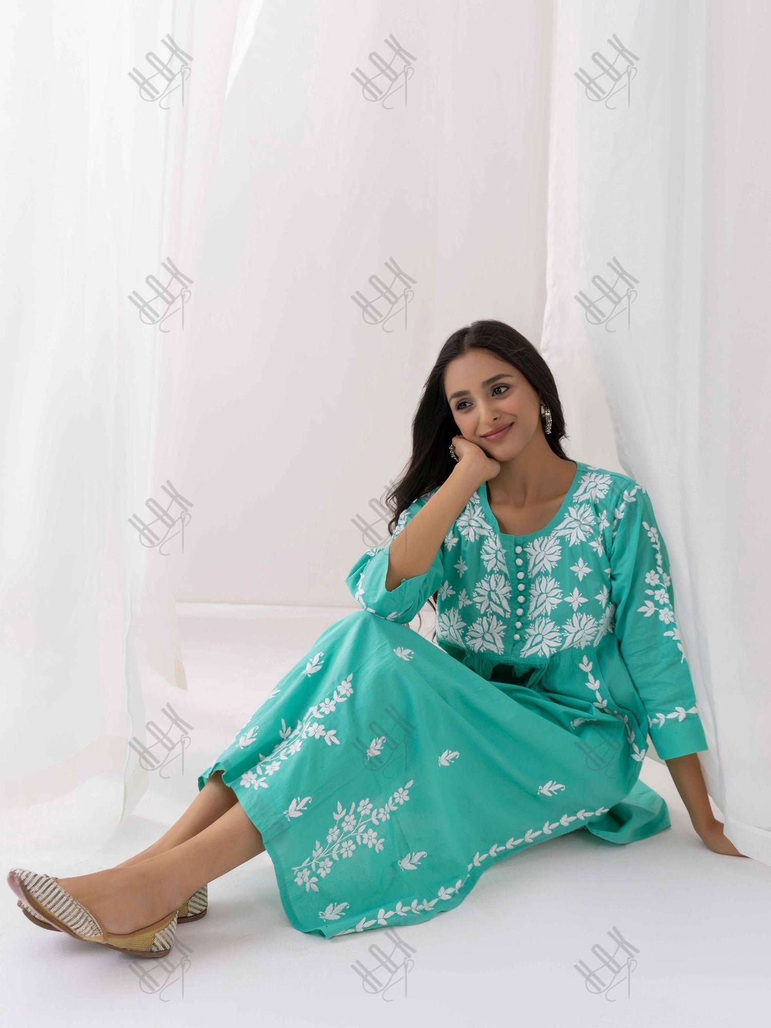 Fizaa Chikankari Kurta in Cotton Round Neck Sea Green