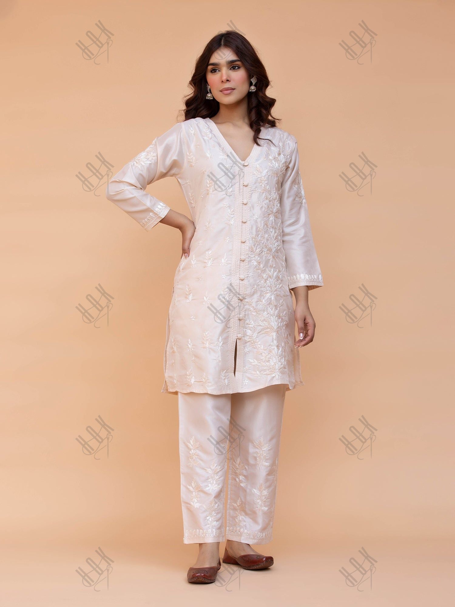 Fiza Malik in Saba Chikankari Kurta Set in Habutai Silk - Cream