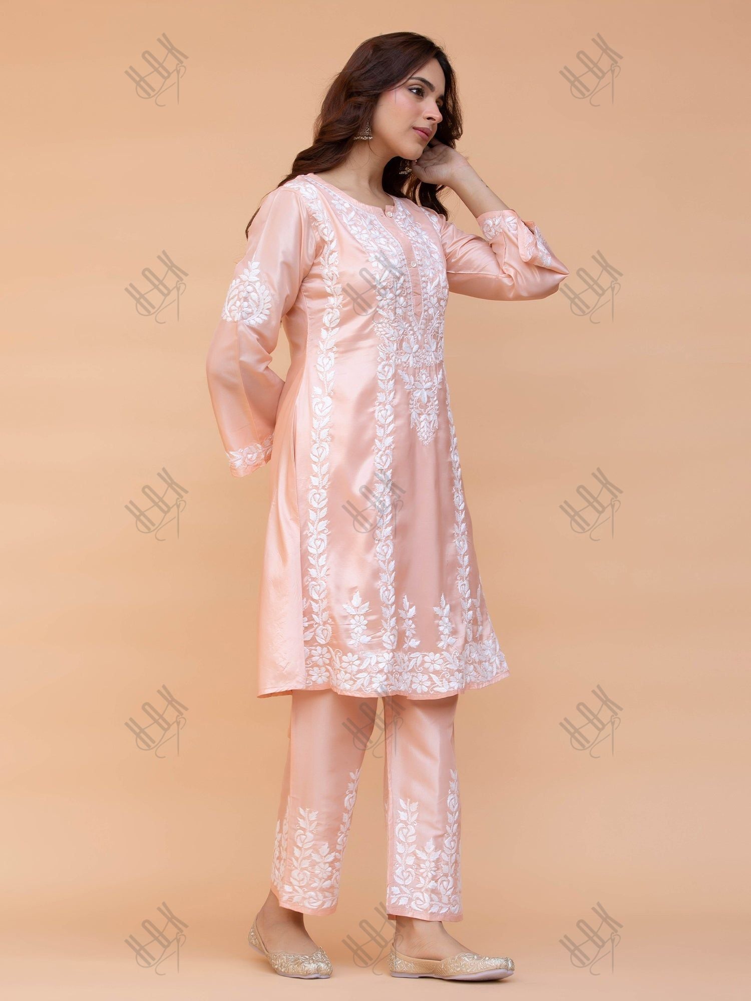 Mahnaz in Saba Chikankari Kurta Set in Habutai Silk - Peach