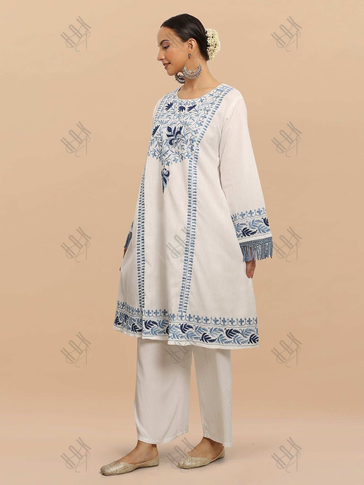 Falak Kashmiri Long Kurta - White