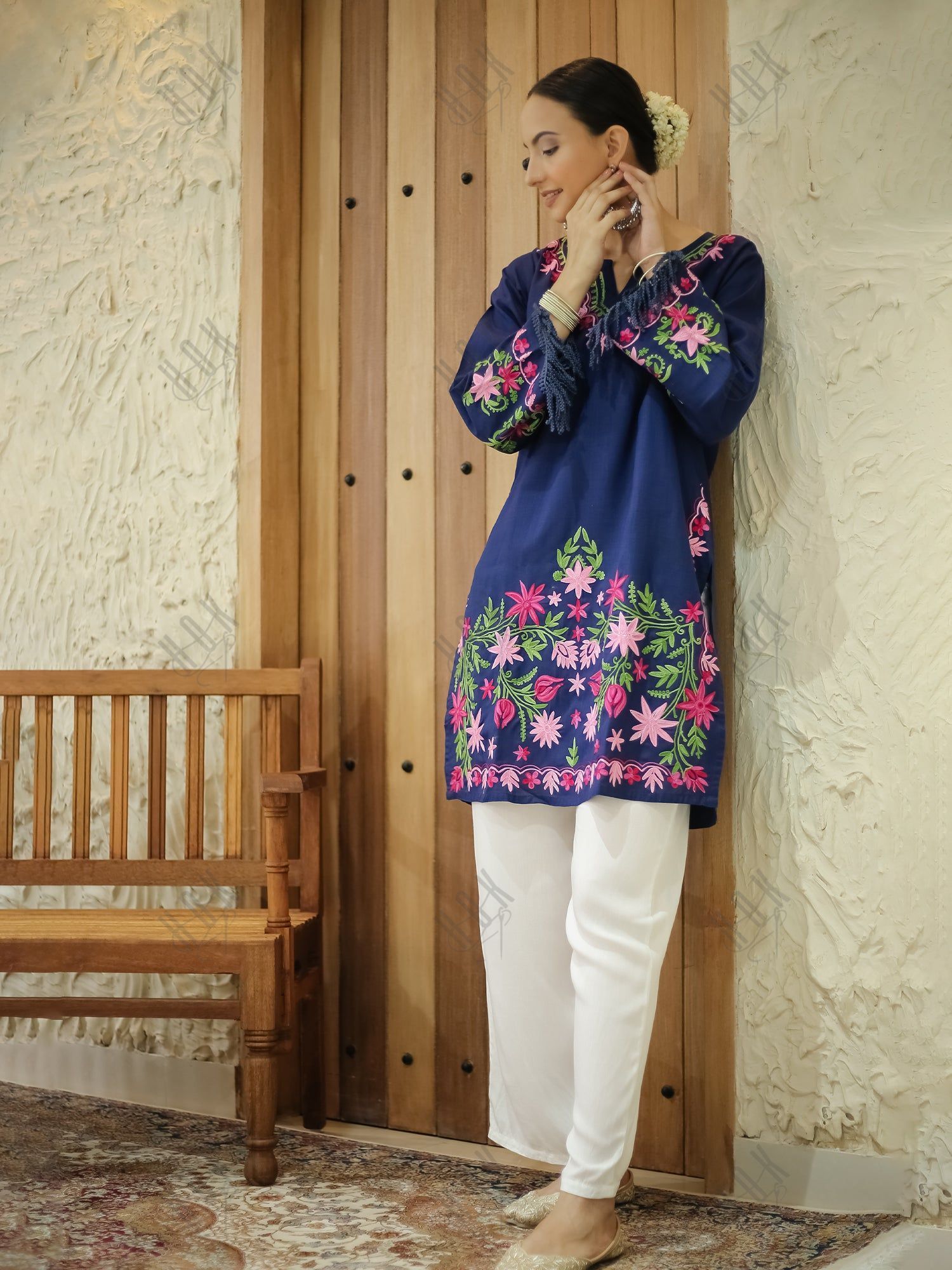 Ravneet in Falak Kashmiri Long Kurta - Blue