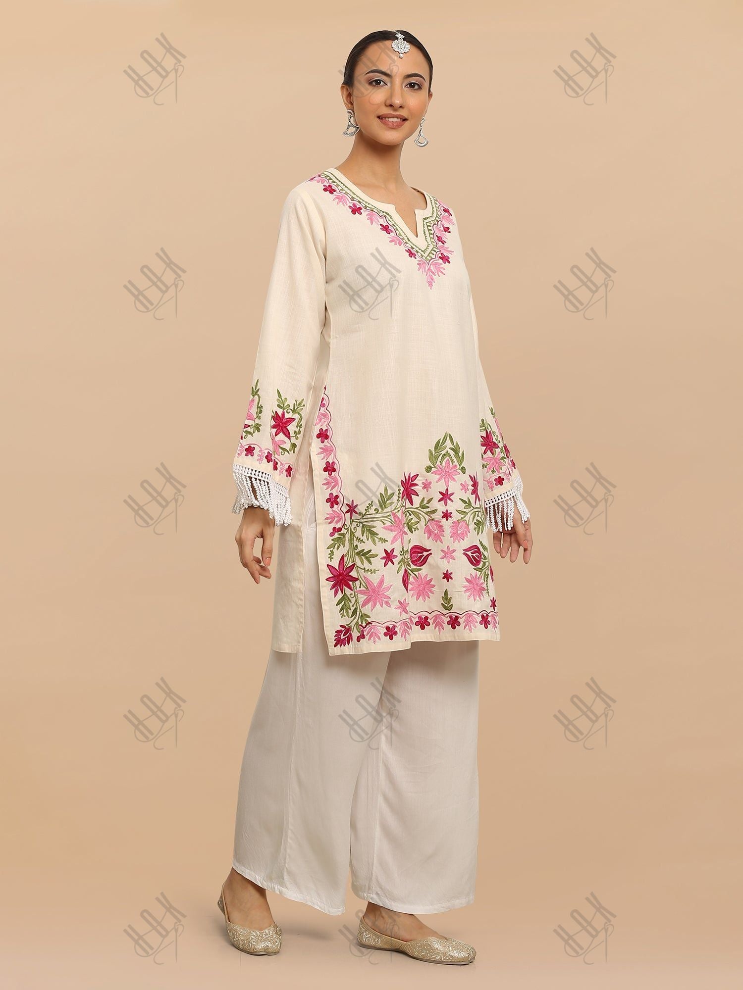 Falak Kashmiri Long Kurta - White