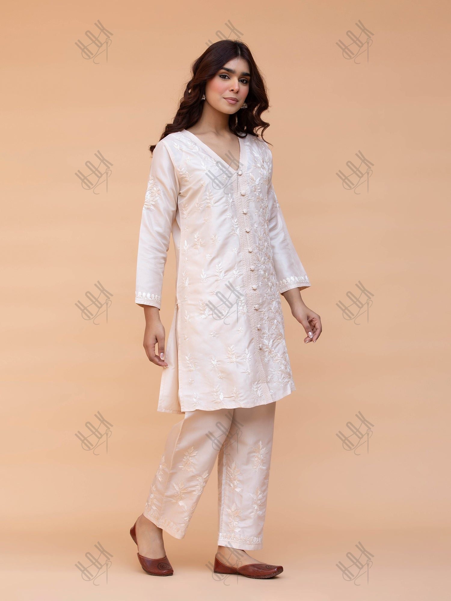 Fiza Malik in Saba Chikankari Kurta Set in Habutai Silk - Cream