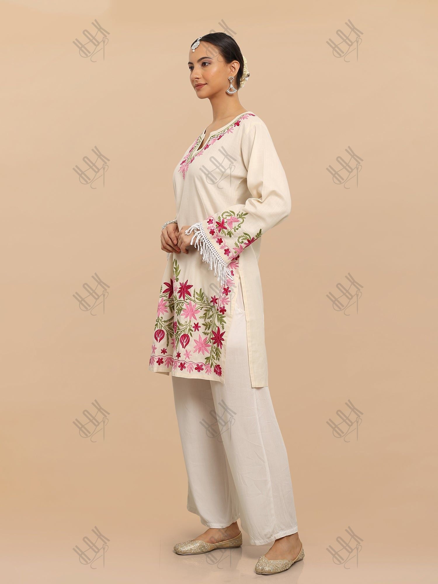 Falak Kashmiri Long Kurta - White