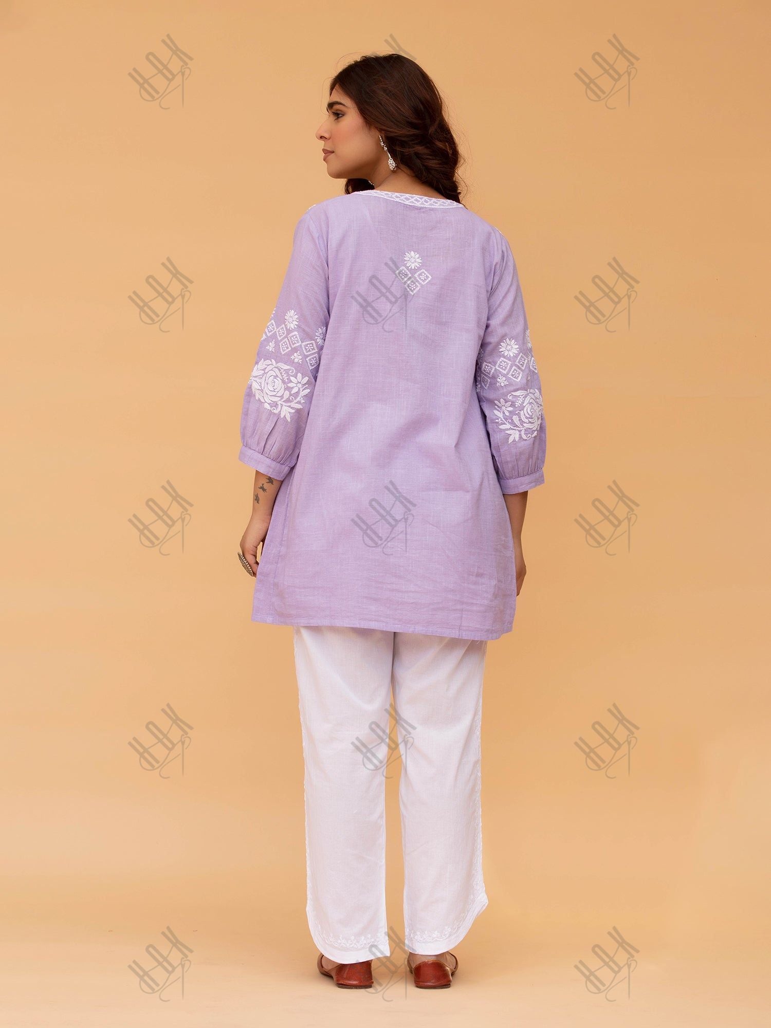 Saba Chikankari Short kurta in Slub Cotton - Lilac