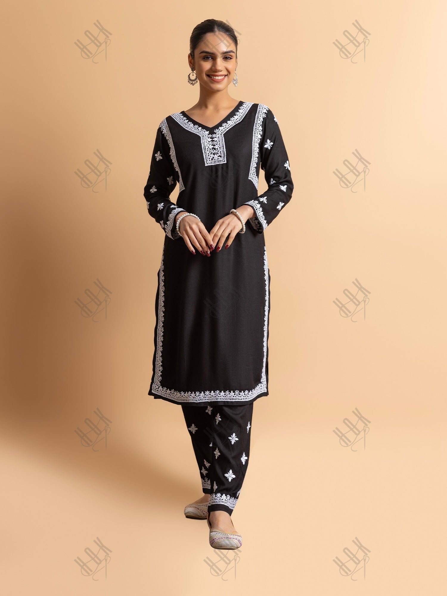 Shruti Hassan in Chikankari Rayon Kurta Set for Women - Black