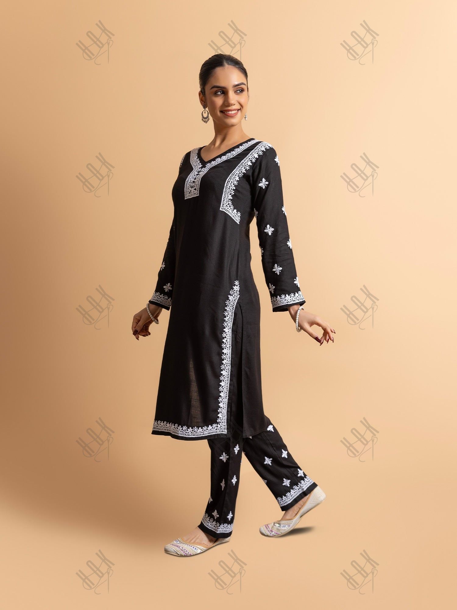 Shruti Hassan in Chikankari Rayon Kurta Set for Women - Black