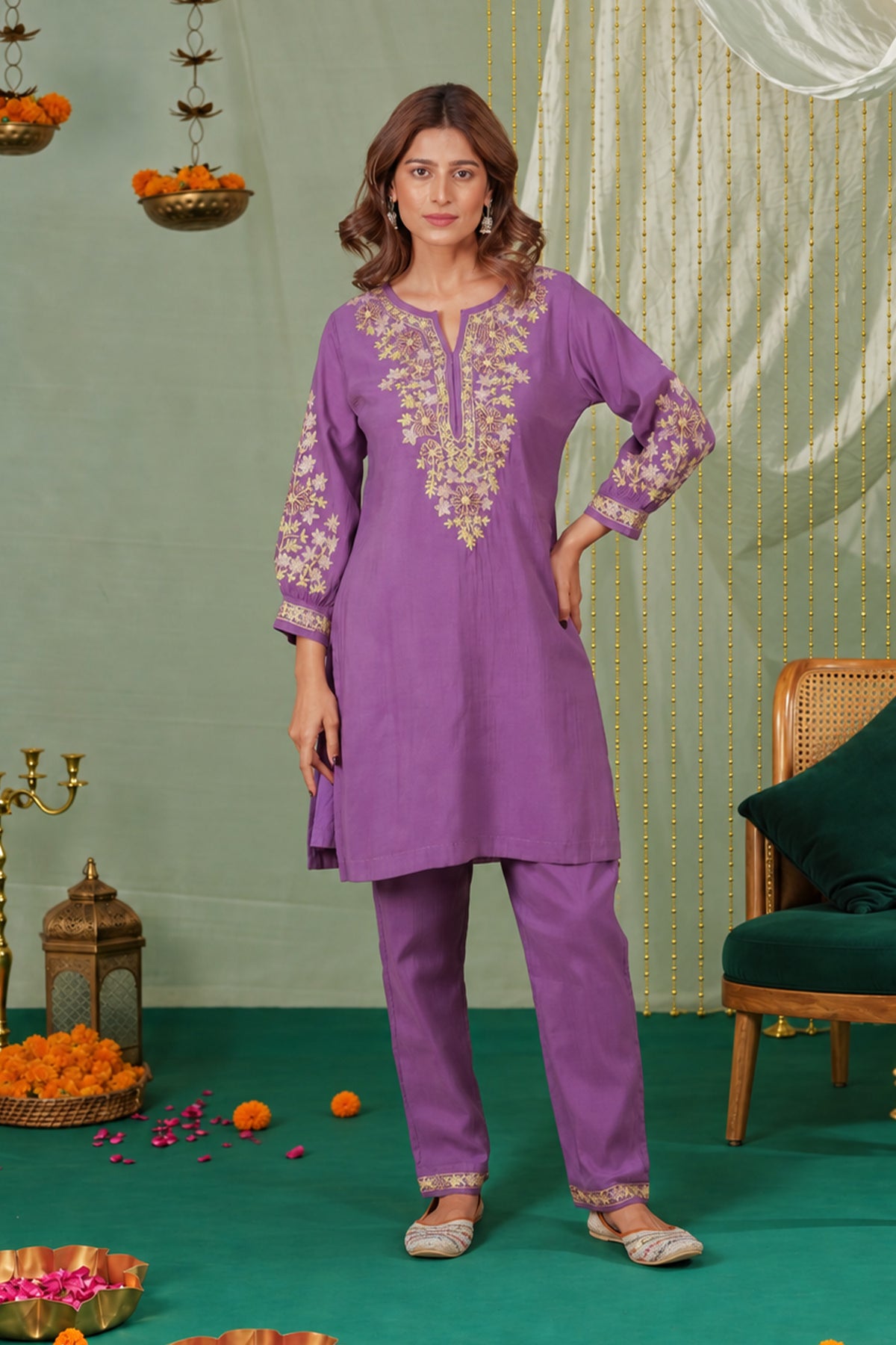 Kashmiri Zari Aari Mul Chanderi Straight Pant Kurta Set in Lavender