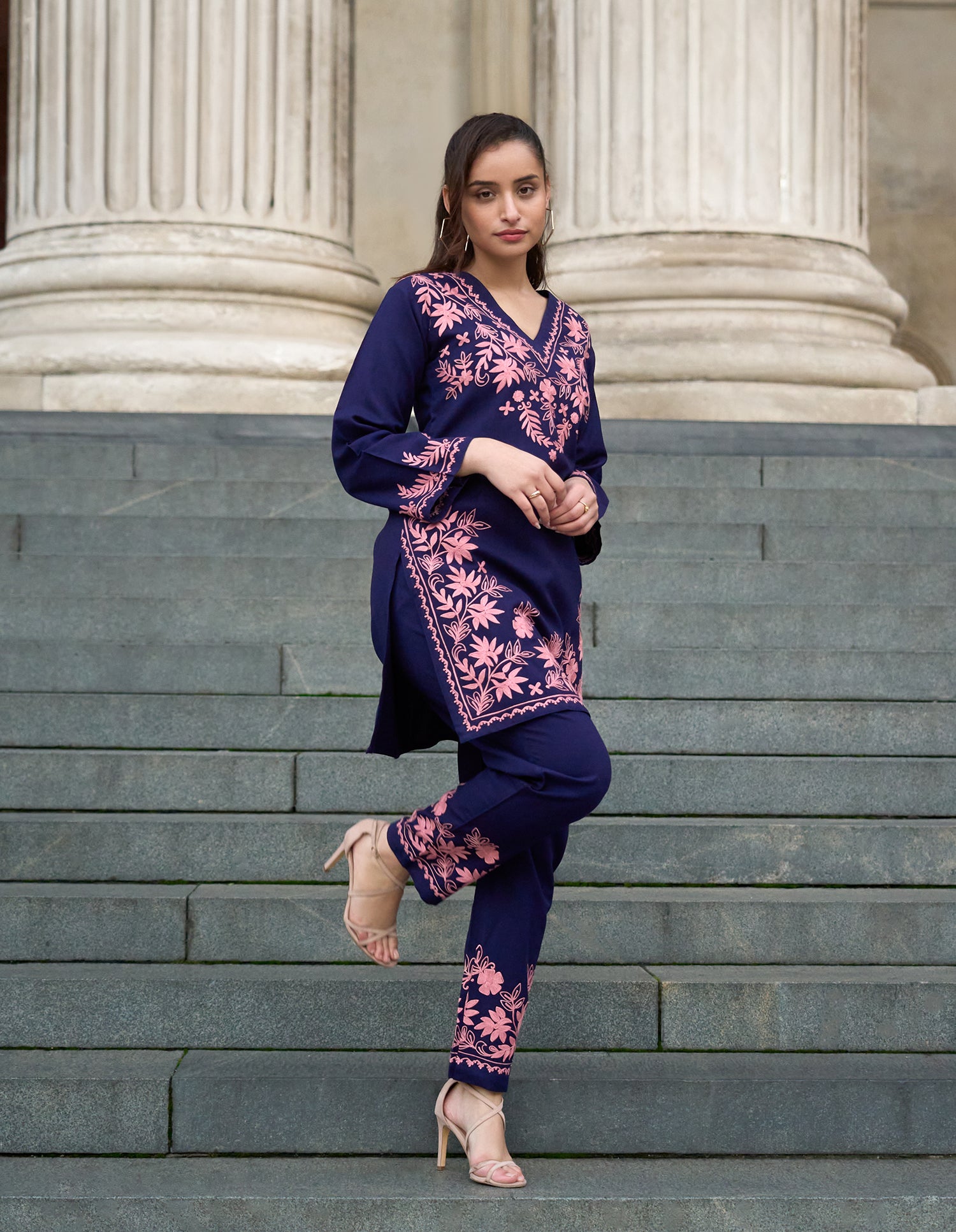 Woolen Kashmiri Aari Kurta Set – Navy Blue
