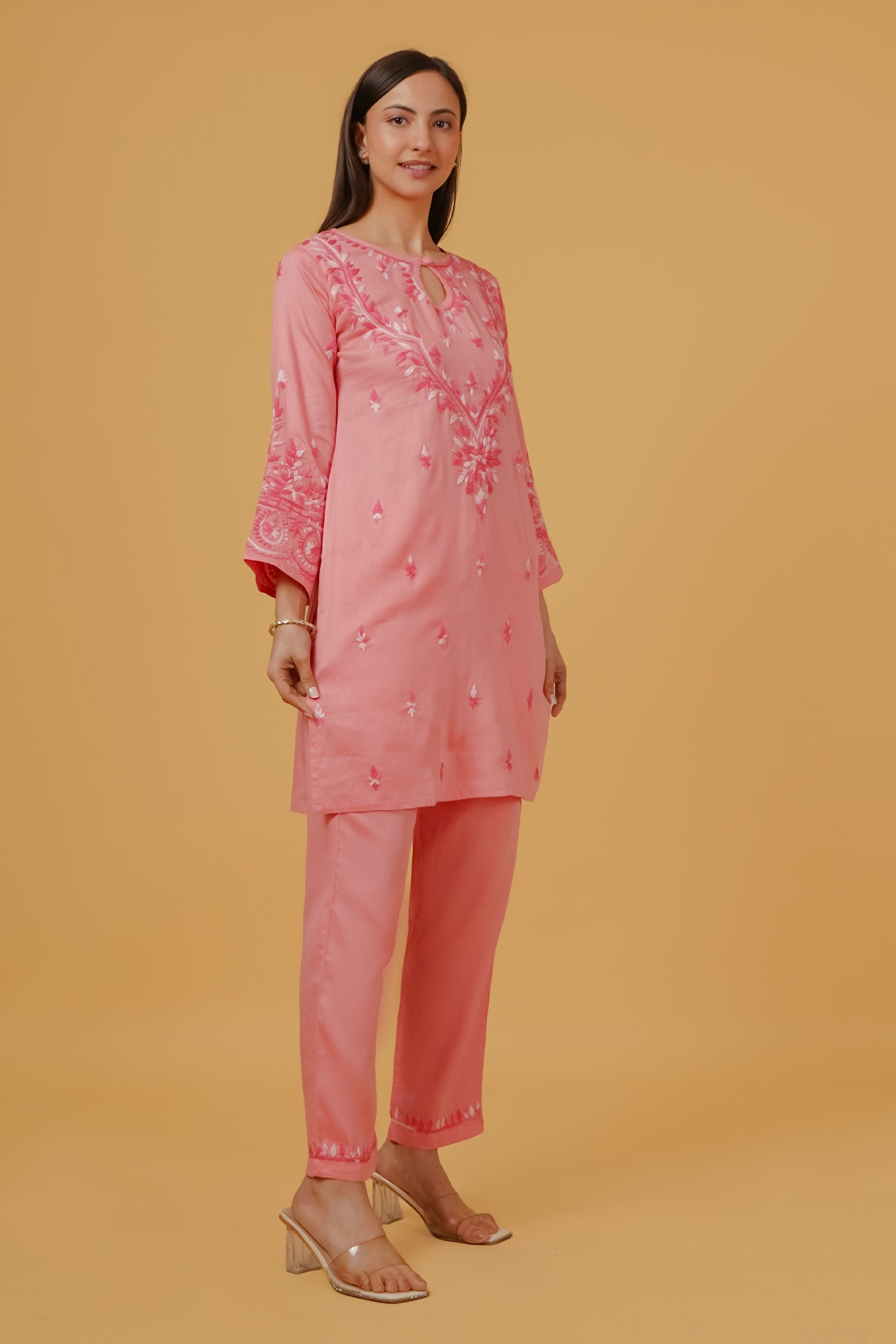 Chikankari Embroidered Kurta Set With Straight Pants in Cotton – Blush Pink