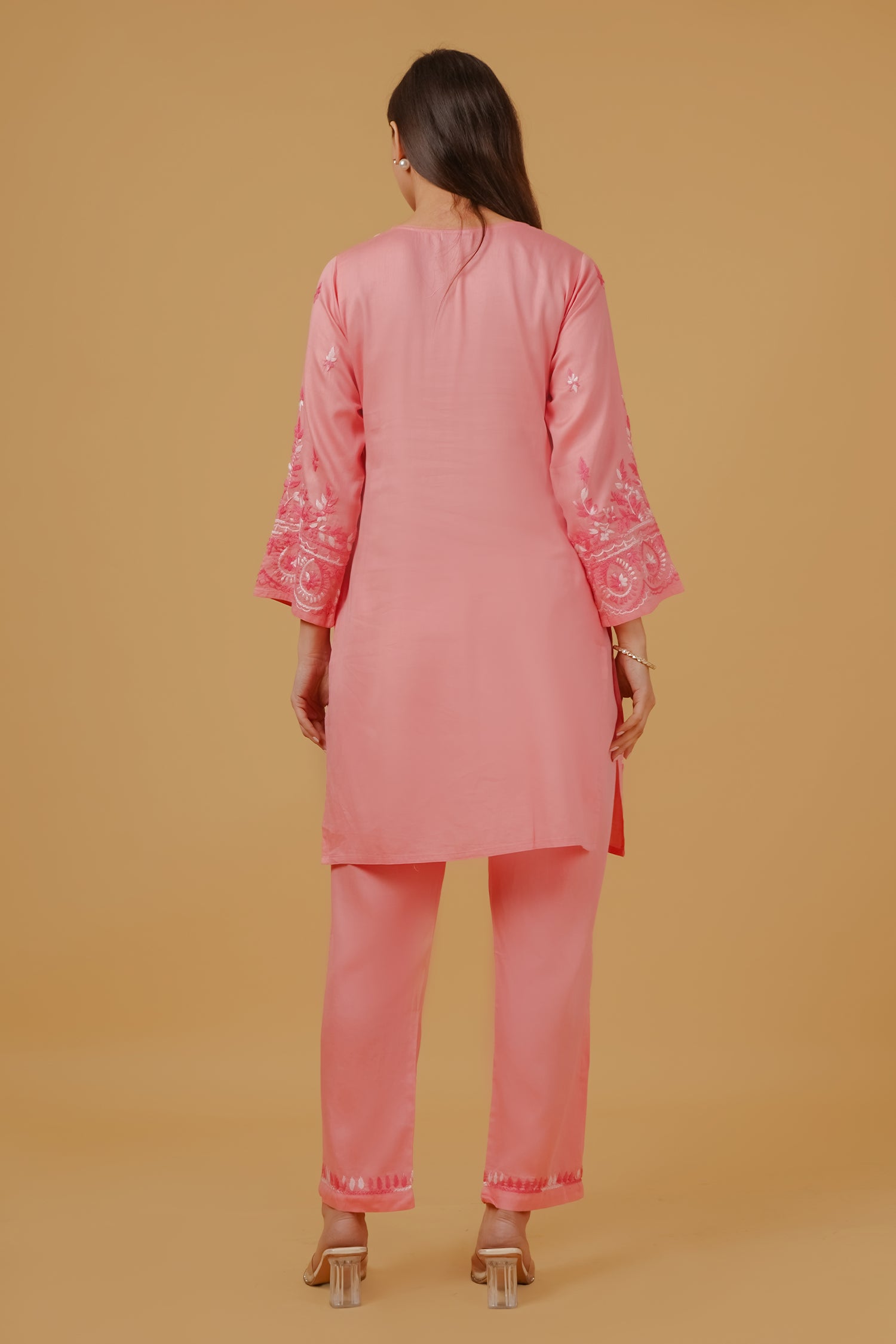 Chikankari Embroidered Kurta Set With Straight Pants in Cotton – Blush Pink