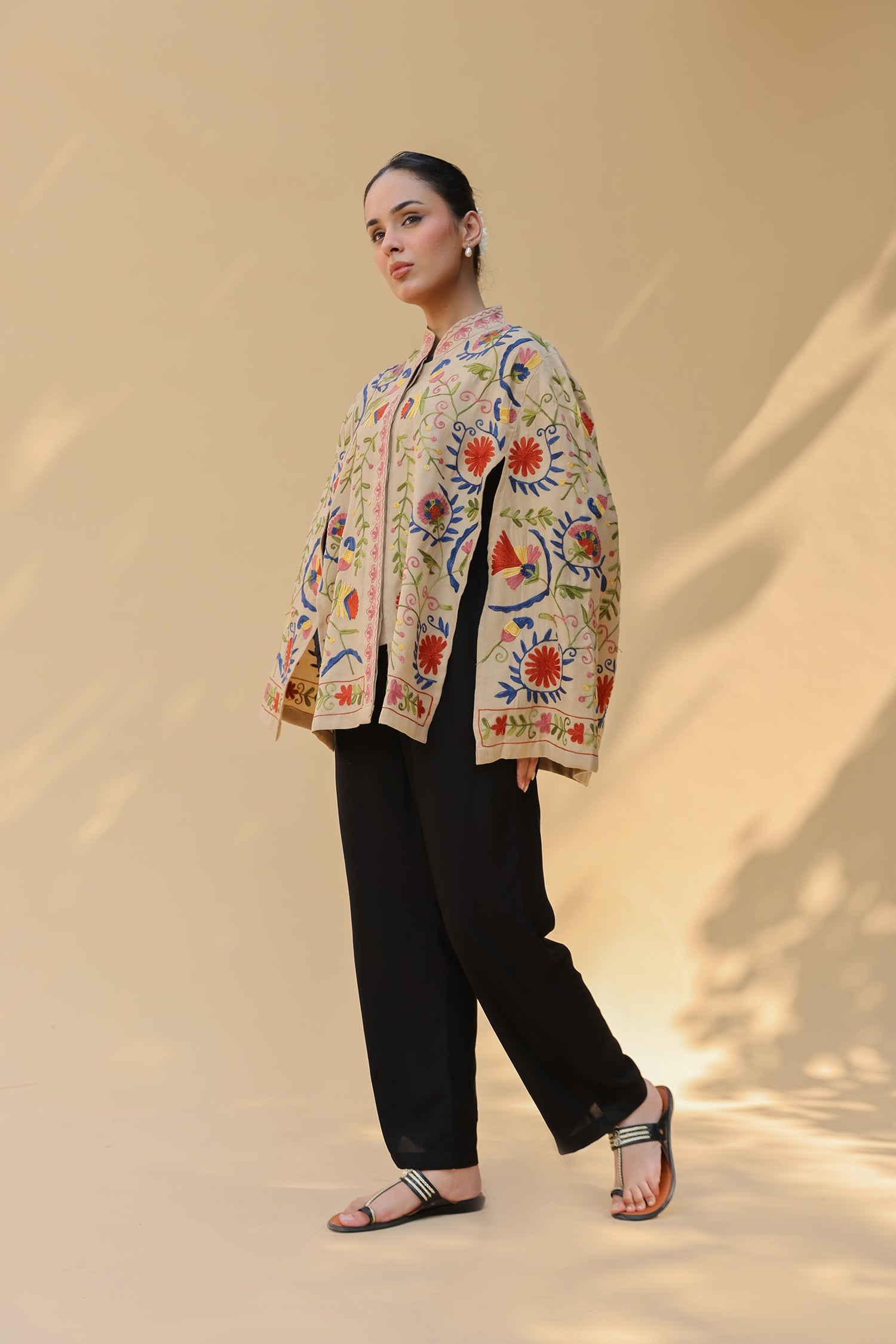 Woolen Kashmiri Aari Cape – Beige Multi-Colour