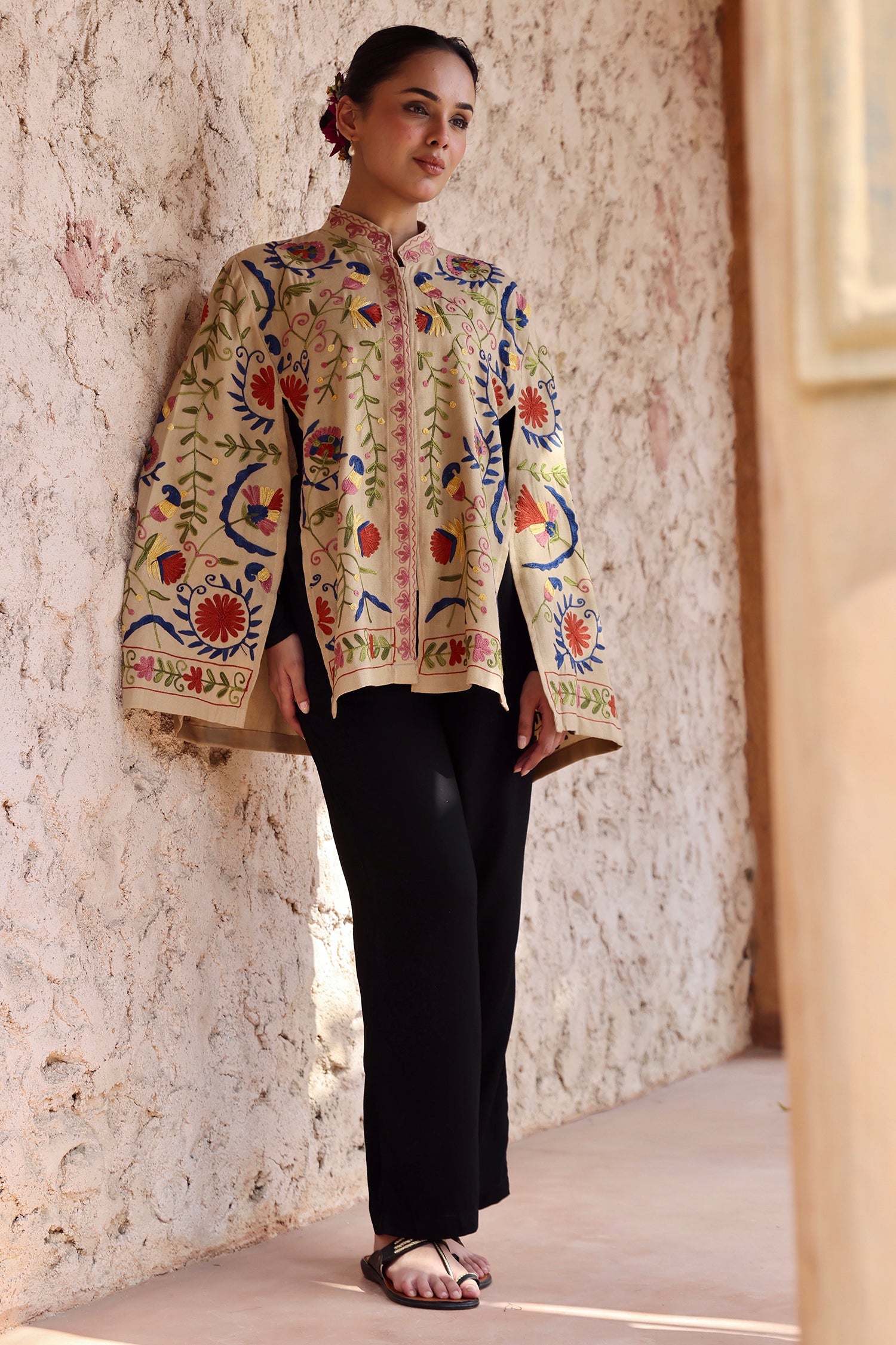 Woolen Kashmiri Aari Cape – Beige Multi-Colour