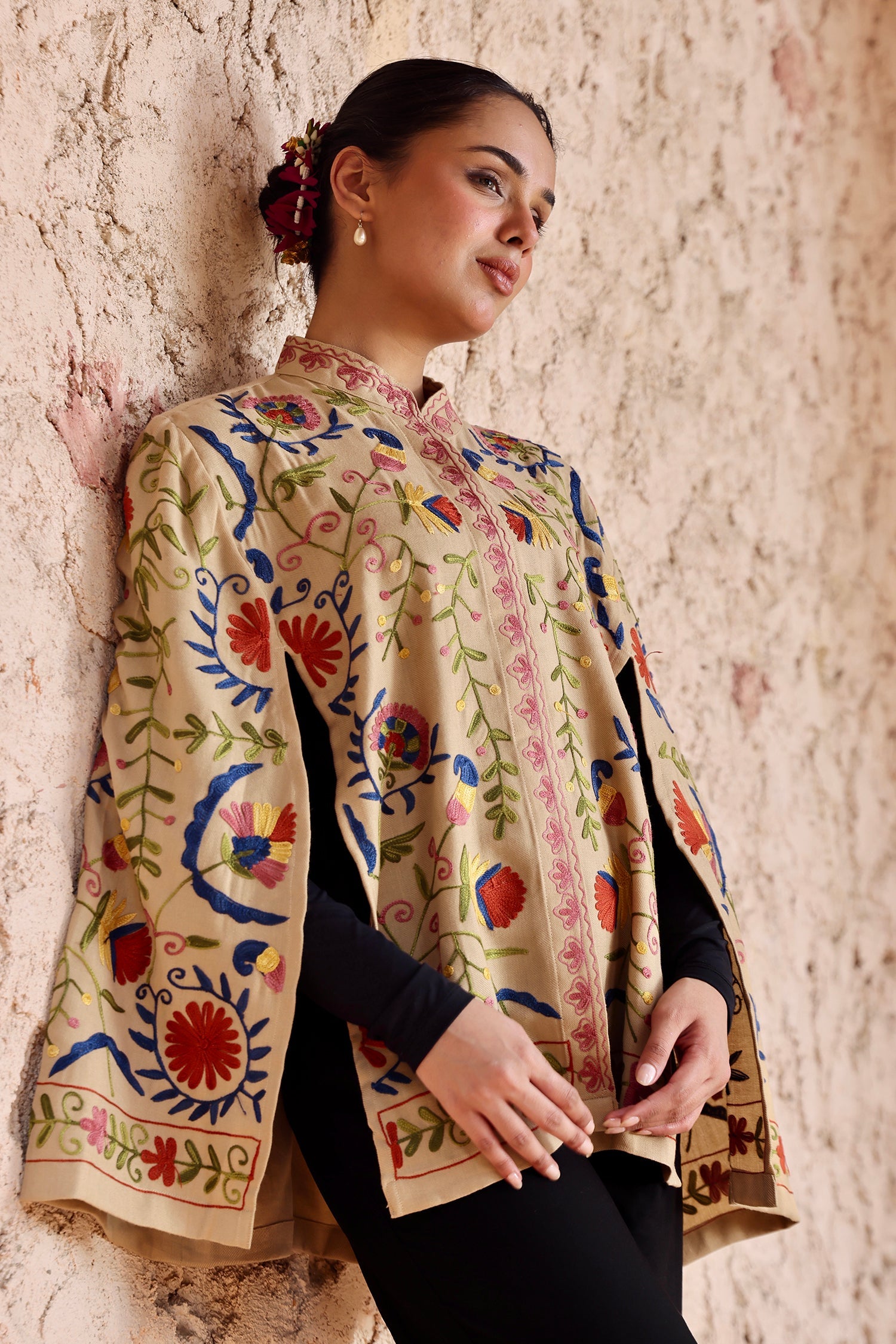 Woolen Kashmiri Aari Cape – Beige Multi-Colour
