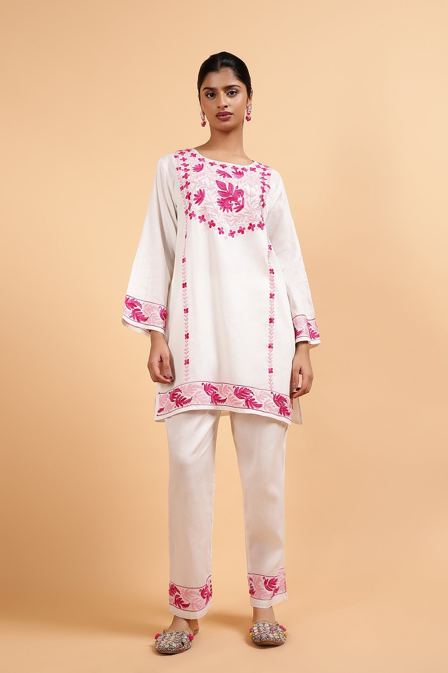 Kashmiri Aari Embroidered Kurta Set - White & Pink