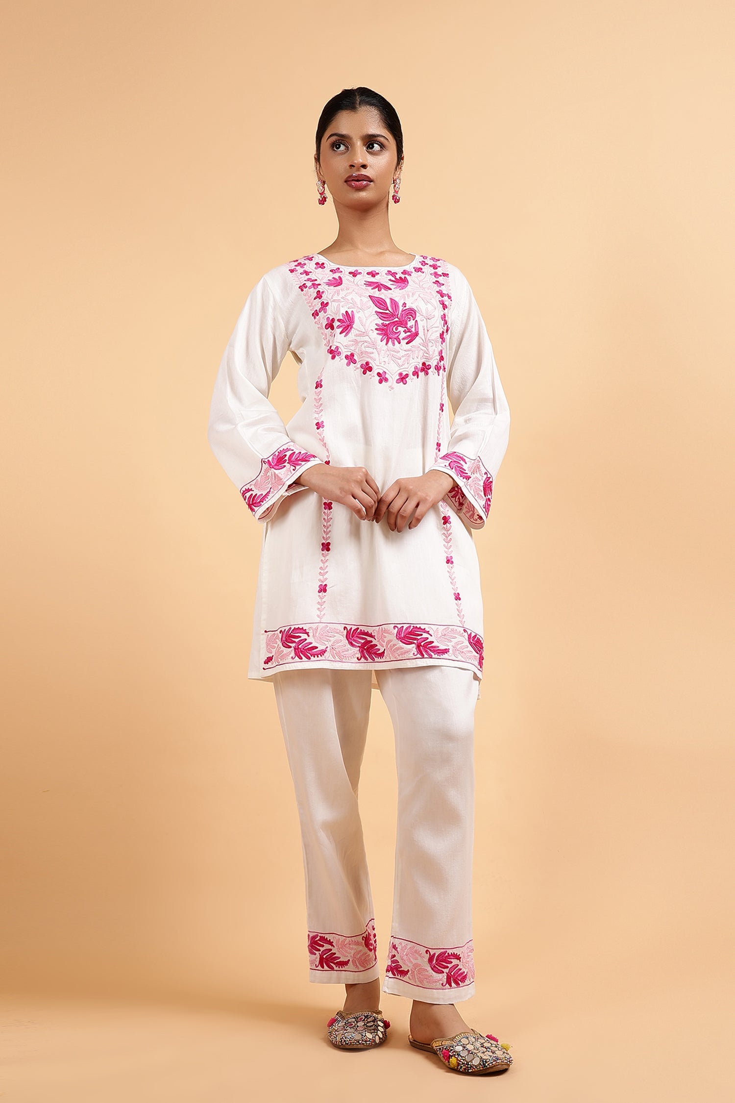 Kashmiri Aari Embroidered Kurta Set - White & Pink