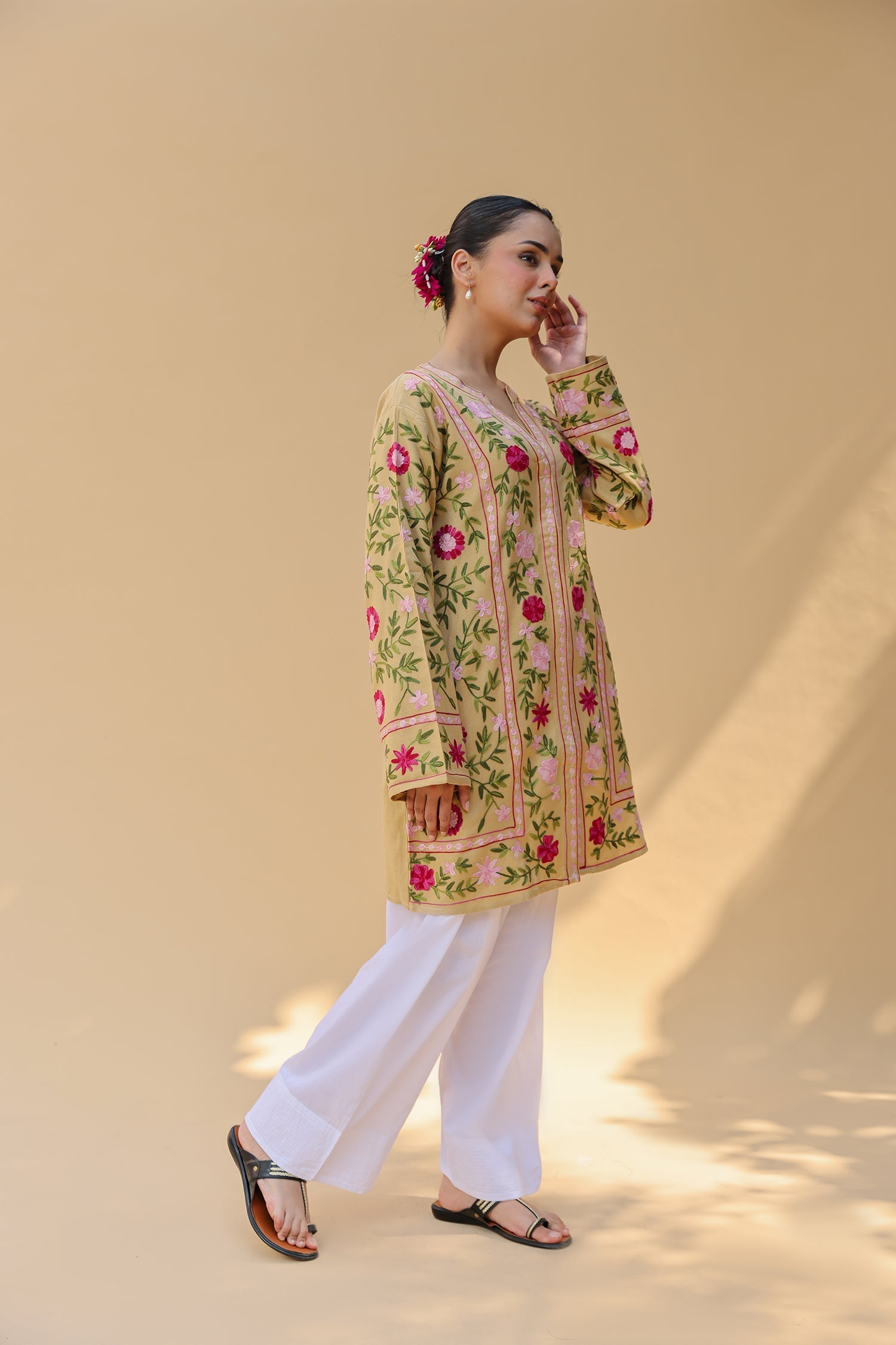 Woolen Kashmiri Aari Jacket – Beige Floral